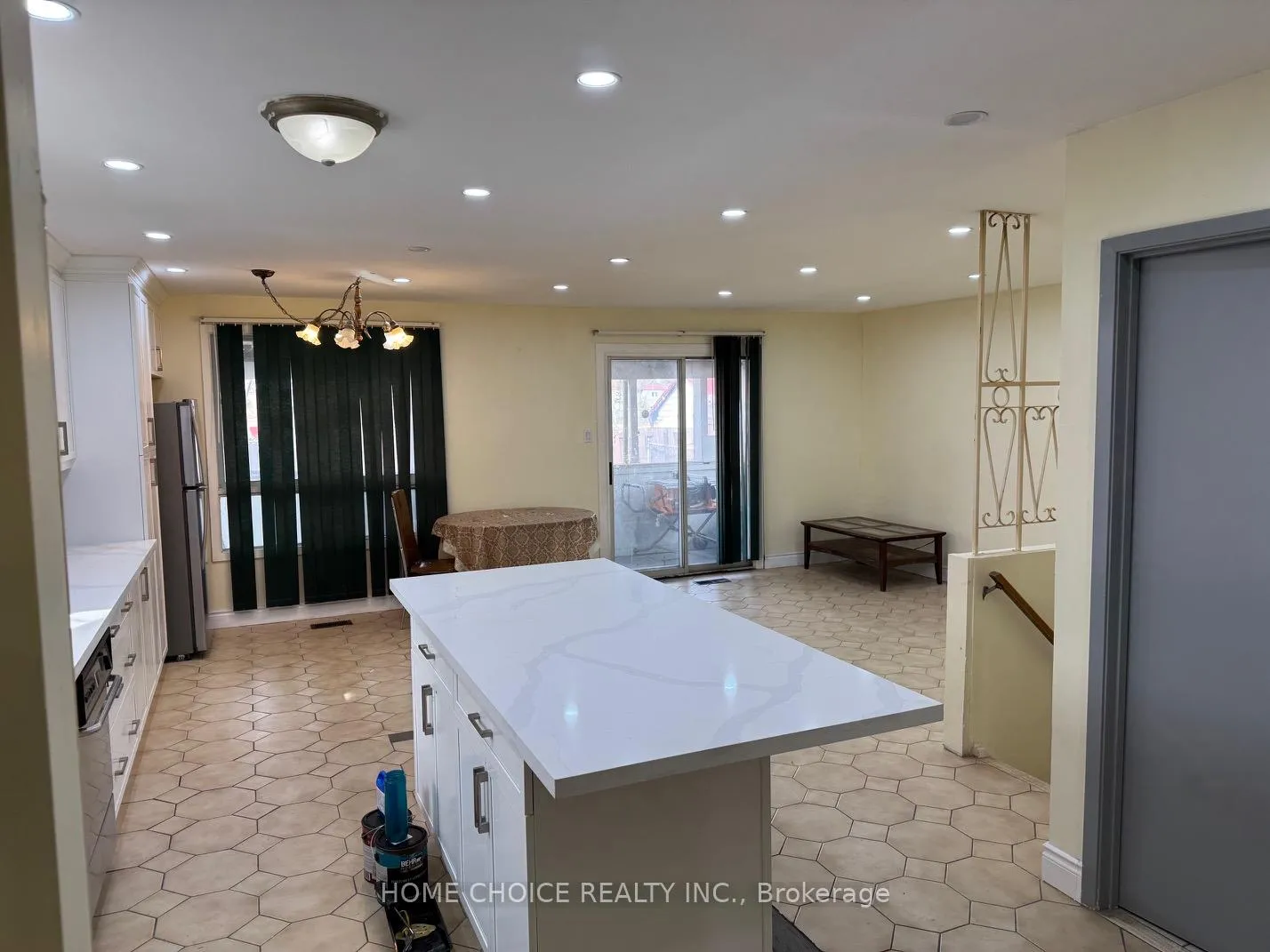 Photo 6 of 12 sultan pool Drive E, Etobicoke, West Humber-Clairville — HOMEH