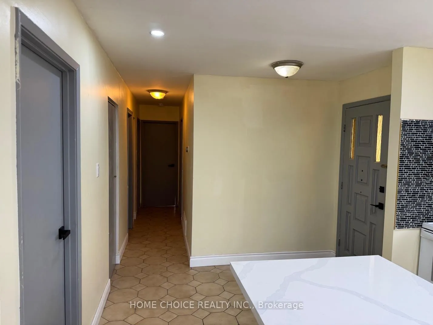 Photo 8 of 12 sultan pool Drive E, Etobicoke, West Humber-Clairville — HOMEH