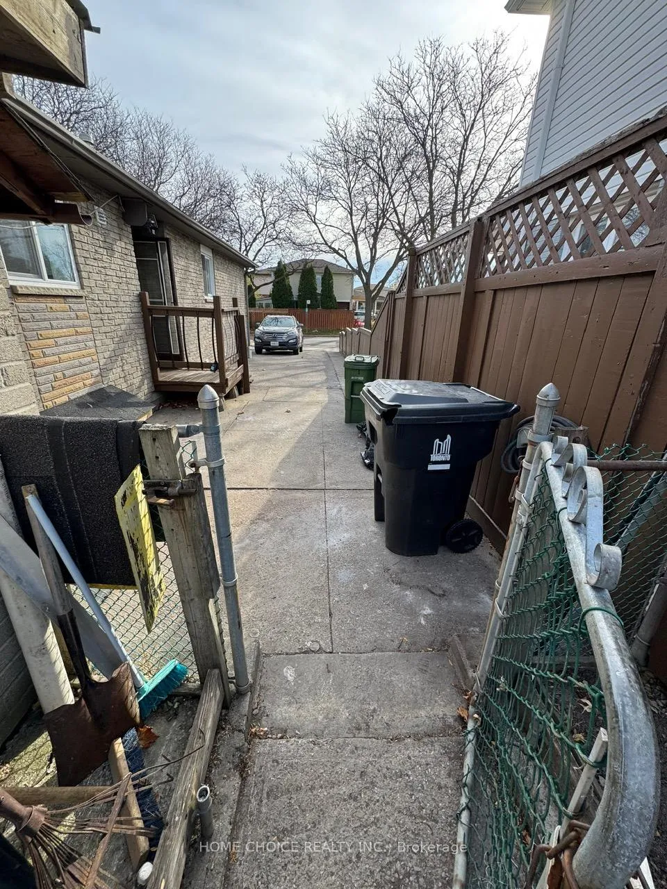 Photo 33 of 12 sultan pool Drive E, Etobicoke, West Humber-Clairville — HOMEH