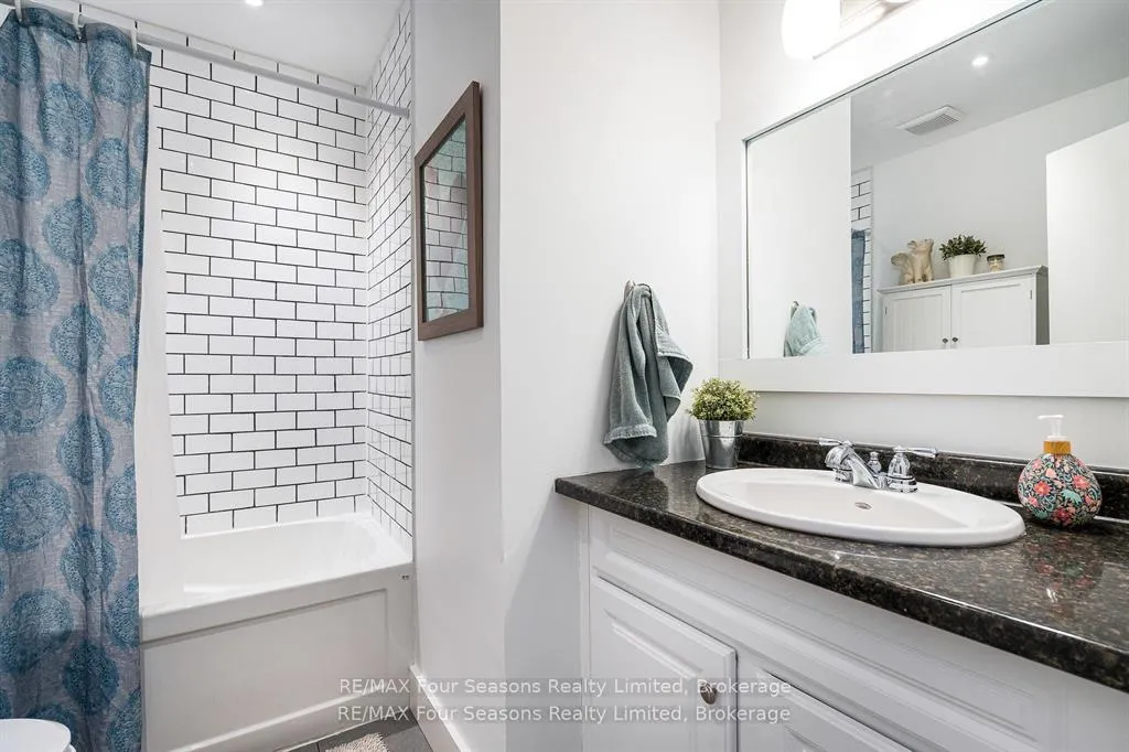 Photo 18 of Unit 326, 5 Dawson Drive, Collingwood — HOMEH