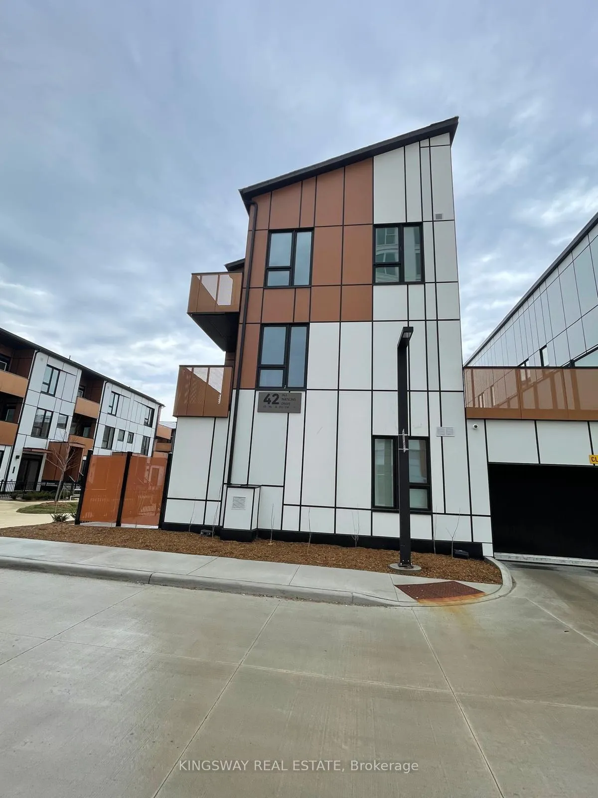 Photo 2 of Unit 113, 42 All Nations Drive, Brampton, Northwest Brampton — HOMEH