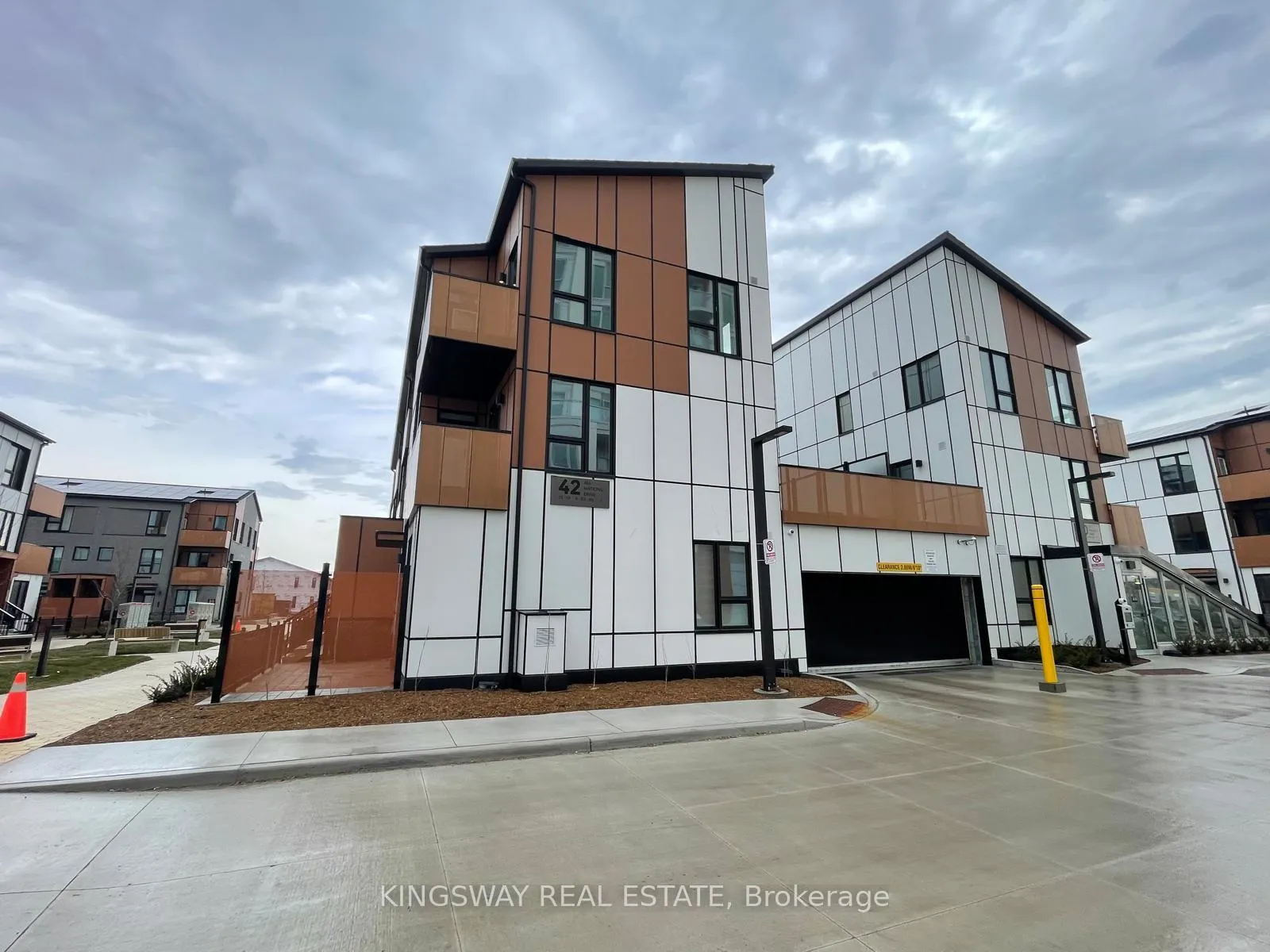 Photo 3 of Unit 113, 42 All Nations Drive, Brampton, Northwest Brampton — HOMEH