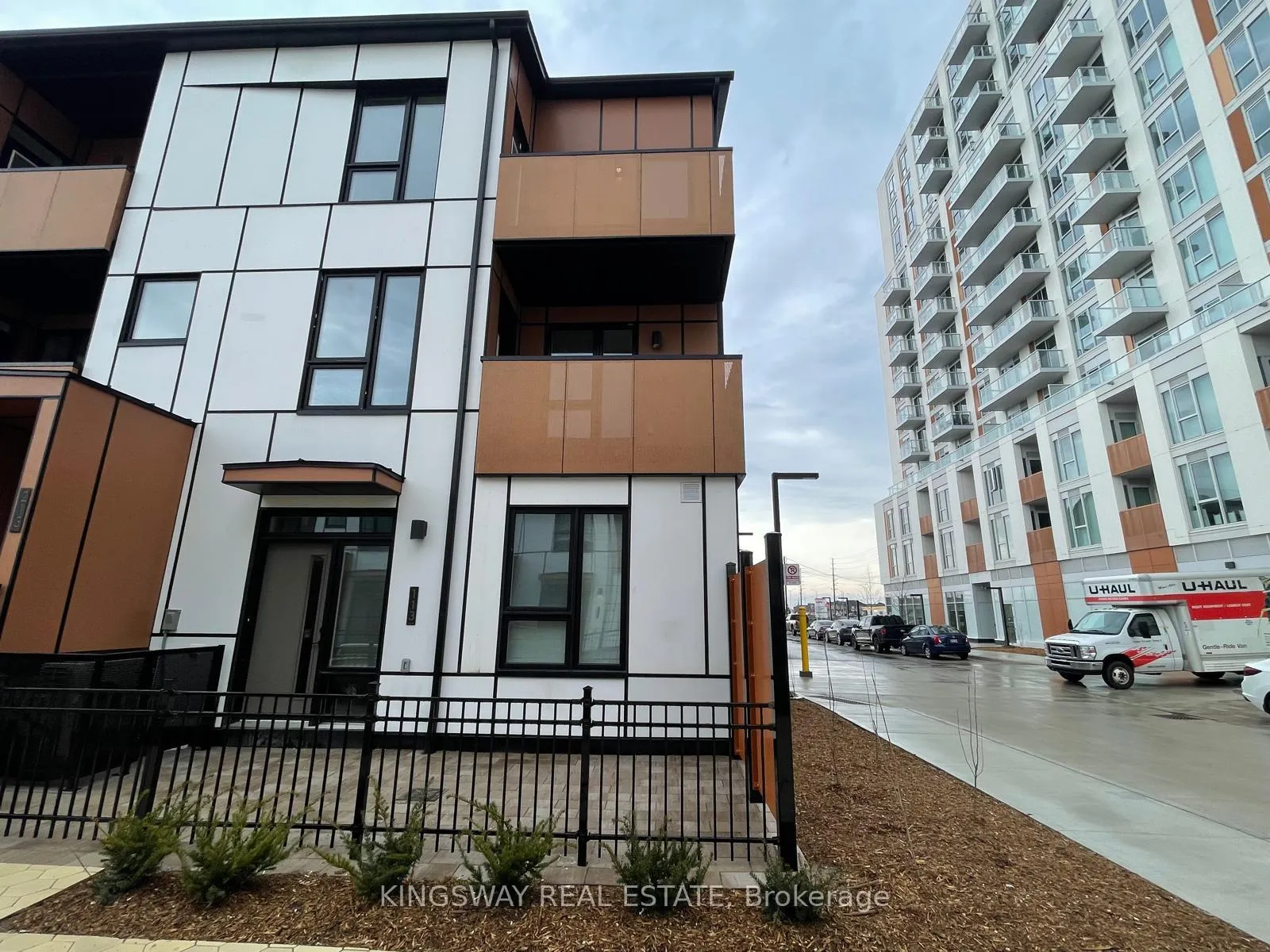Photo 4 of Unit 113, 42 All Nations Drive, Brampton, Northwest Brampton — HOMEH