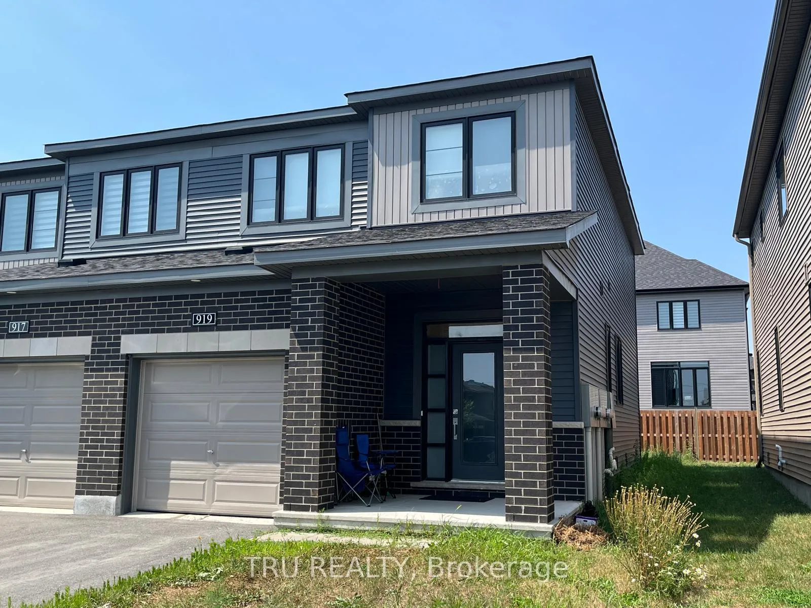 Photo 2 of 919 Athenry Court, Ottawa, Barrhaven - Half Moon Bay — HOMEH