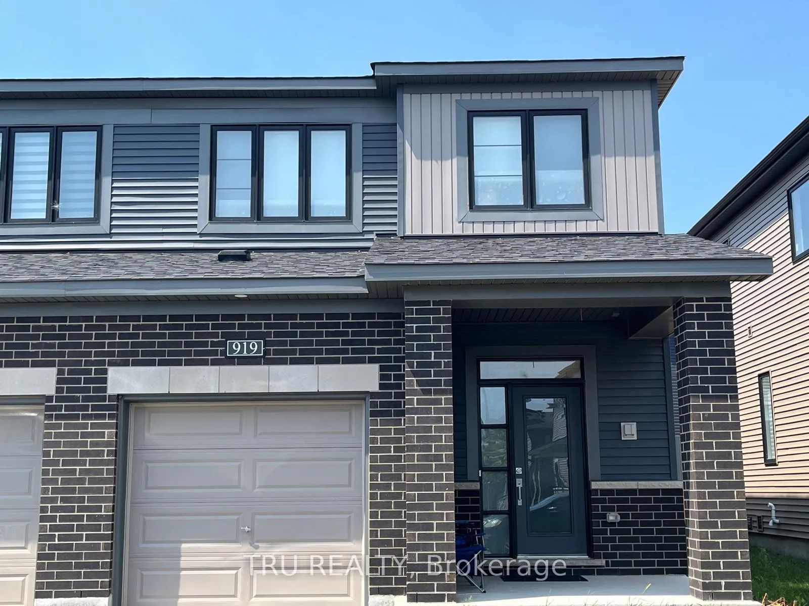 Photo 8 of 919 Athenry Court, Ottawa, Barrhaven - Half Moon Bay — HOMEH