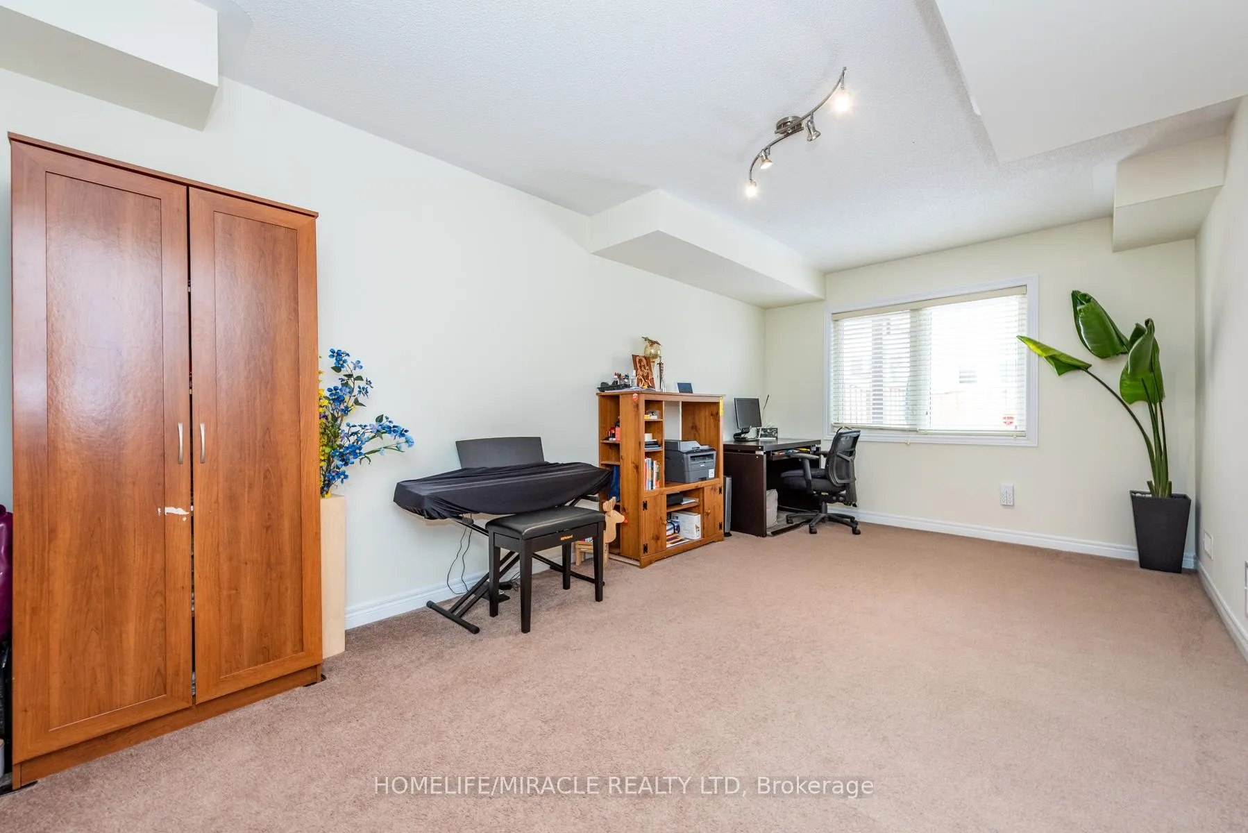 Photo 30 of 84 Rockman Crescent, Brampton, Northwest Brampton — HOMEH