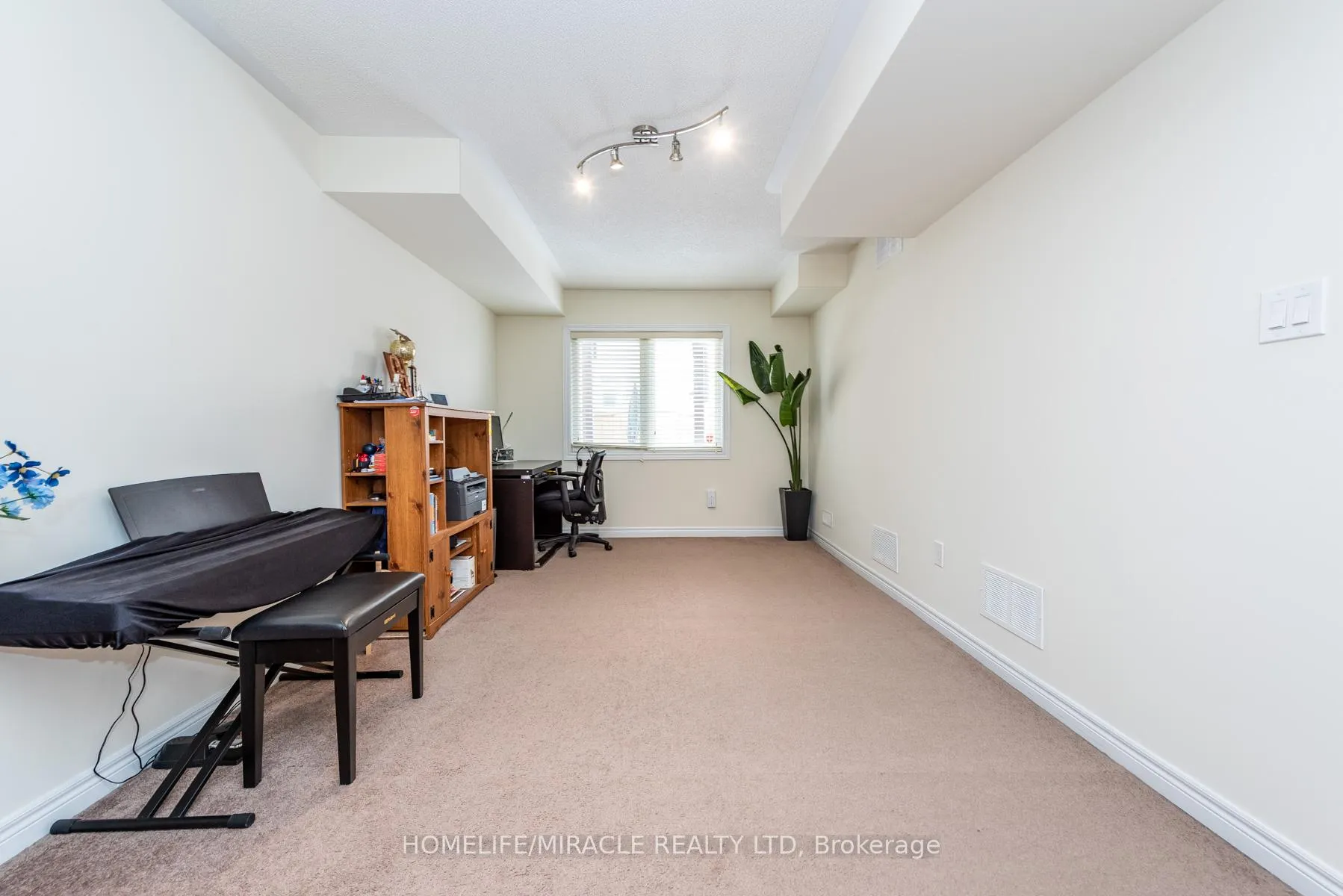 Photo 32 of 84 Rockman Crescent, Brampton, Northwest Brampton — HOMEH