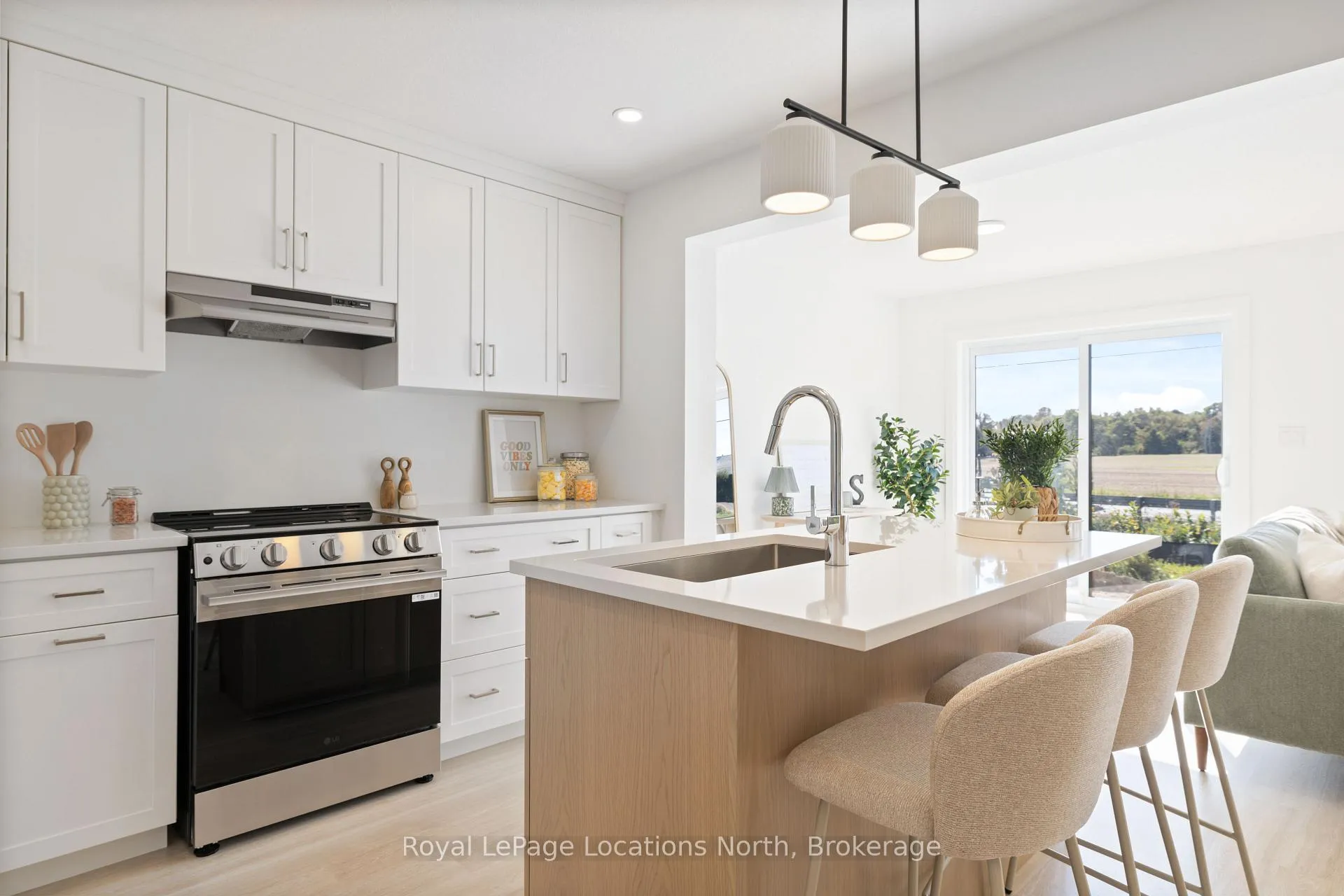 Photo 9 of 28 Swain Crescent, Collingwood — HOMEH