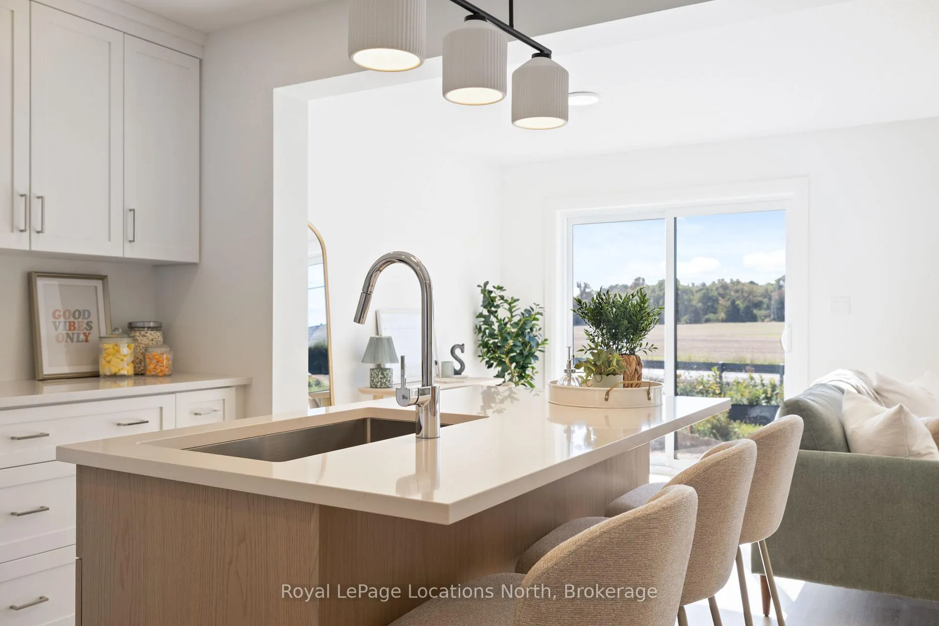 Photo 10 of 28 Swain Crescent, Collingwood — HOMEH
