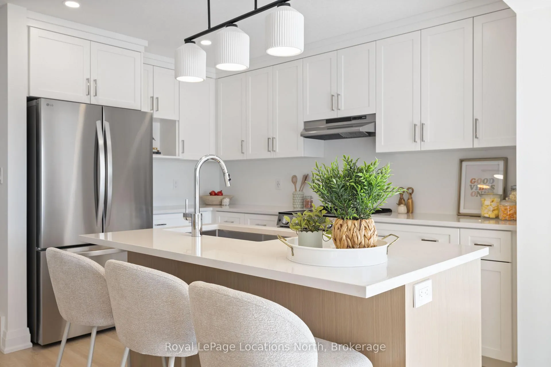 Photo 12 of 28 Swain Crescent, Collingwood — HOMEH