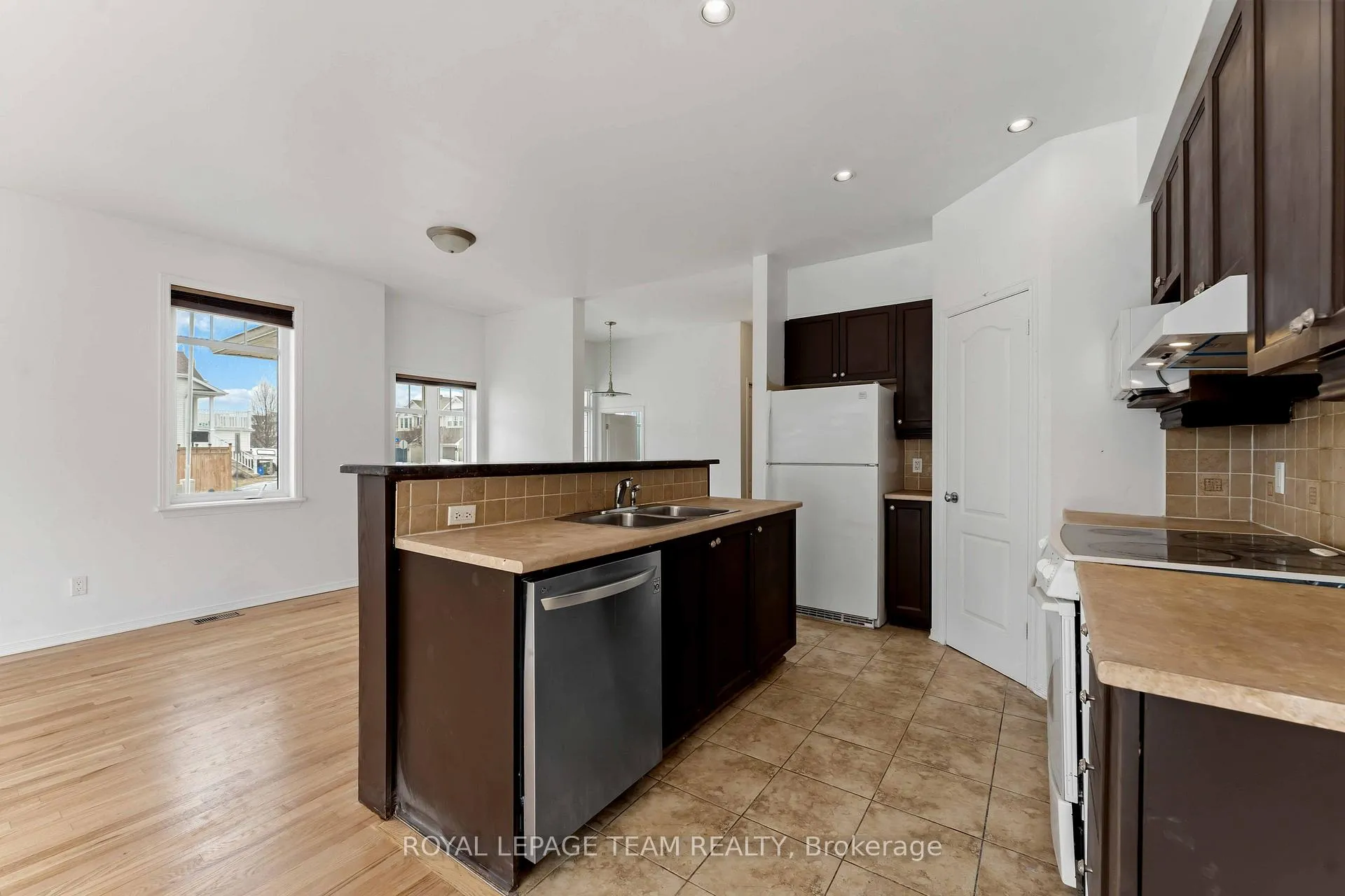 Photo 10 of 136 Calaveras Avenue, Ottawa, Barrhaven - Longfields — HOMEH