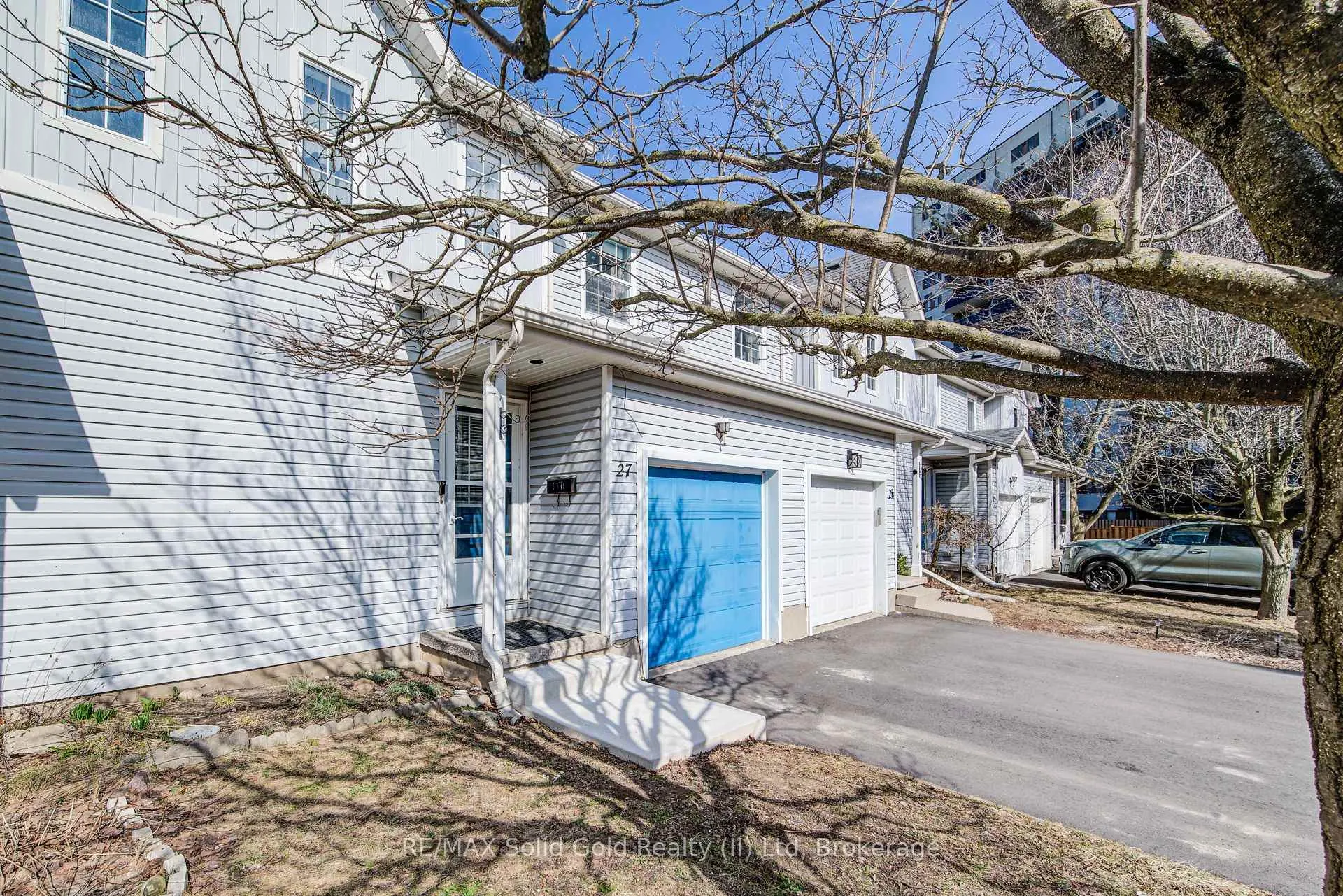 Photo 1 of 90 Mooregate Crescent, Kitchener, Victoria Hills — HOMEH