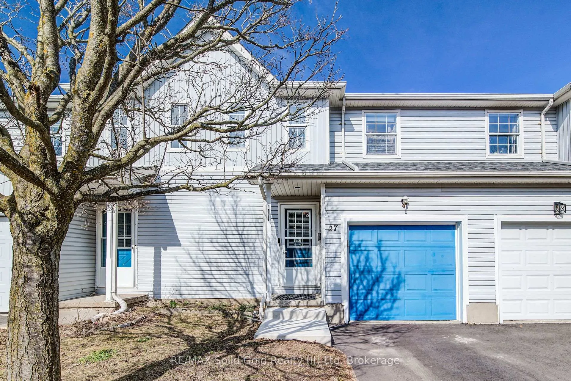 Photo 2 of 90 Mooregate Crescent, Kitchener, Victoria Hills — HOMEH