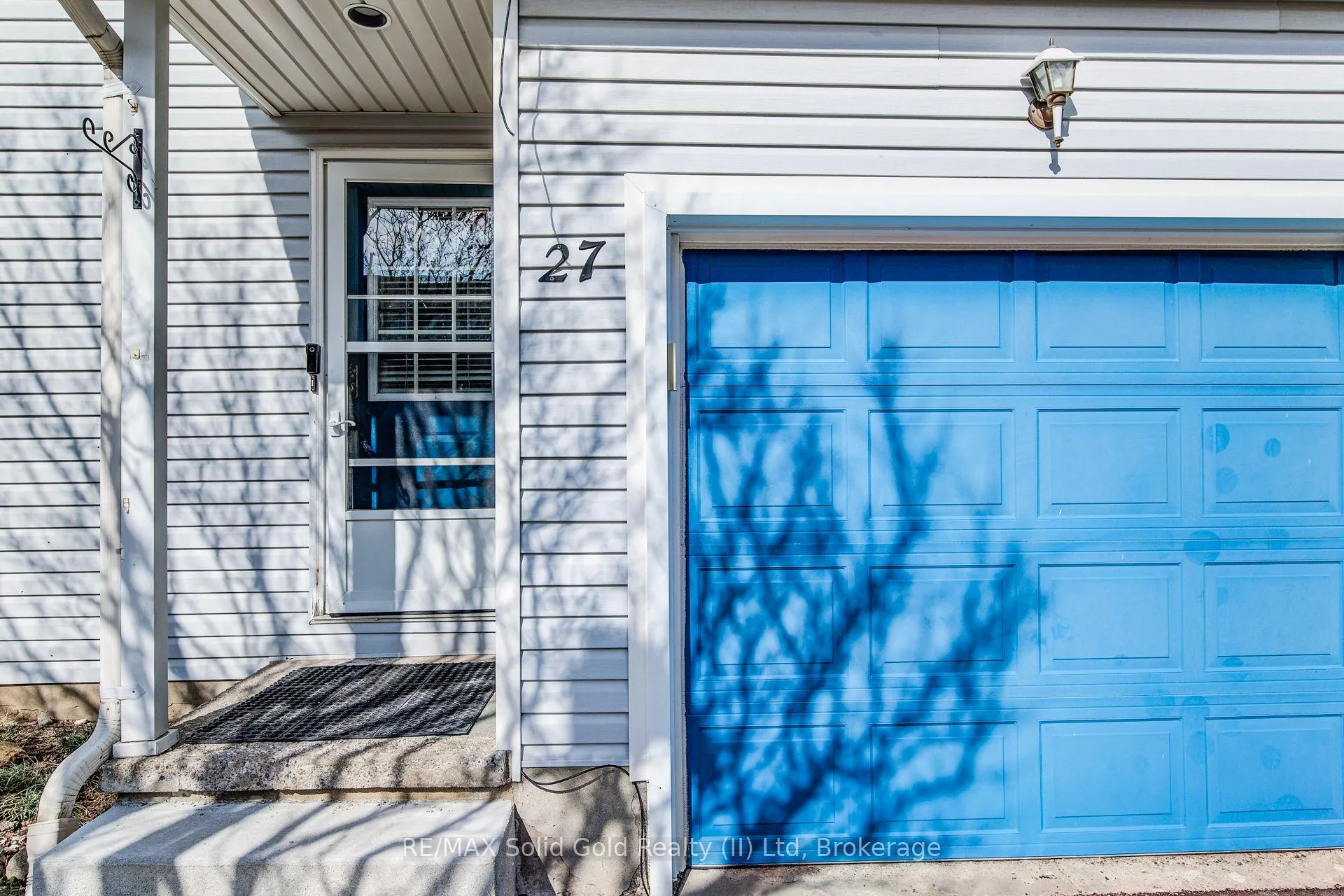 Photo 3 of 90 Mooregate Crescent, Kitchener, Victoria Hills — HOMEH