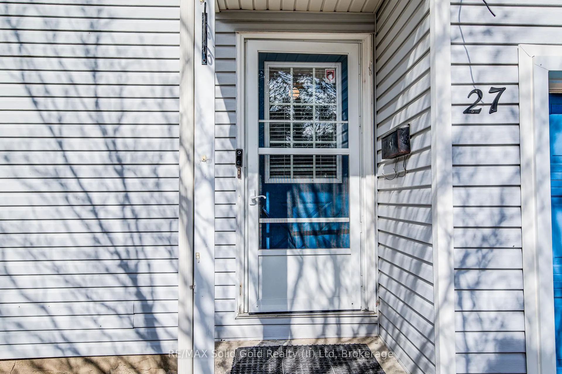 Photo 4 of 90 Mooregate Crescent, Kitchener, Victoria Hills — HOMEH