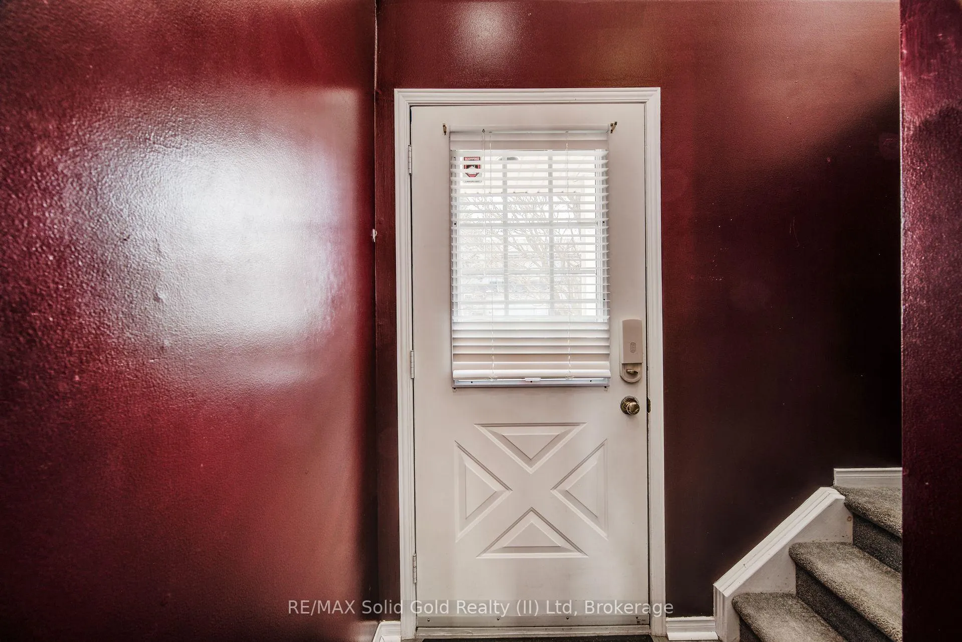Photo 5 of 90 Mooregate Crescent, Kitchener, Victoria Hills — HOMEH