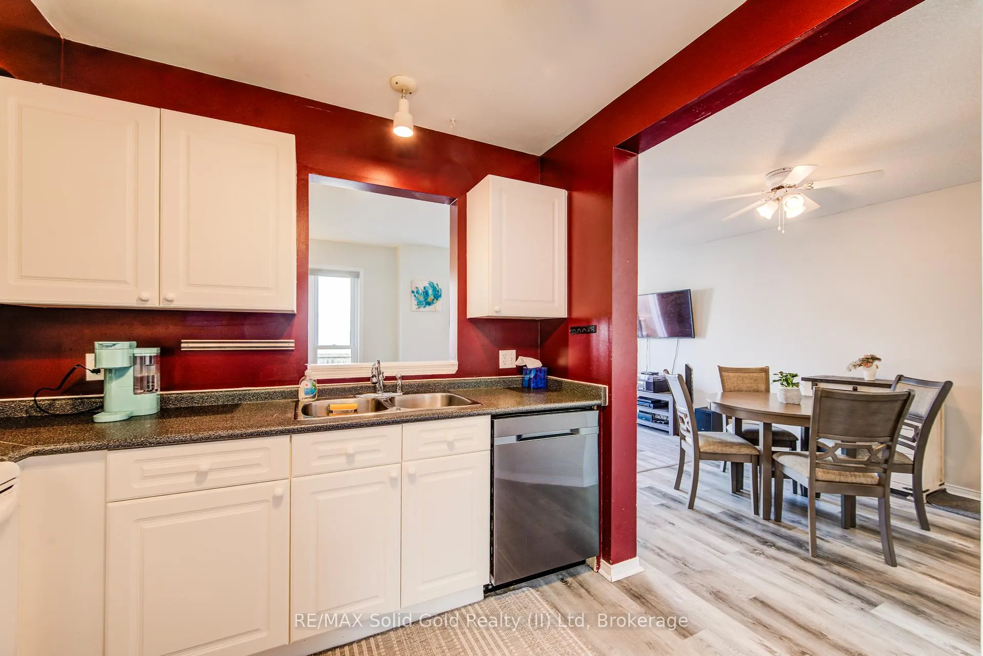 Photo 10 of 90 Mooregate Crescent, Kitchener, Victoria Hills — HOMEH