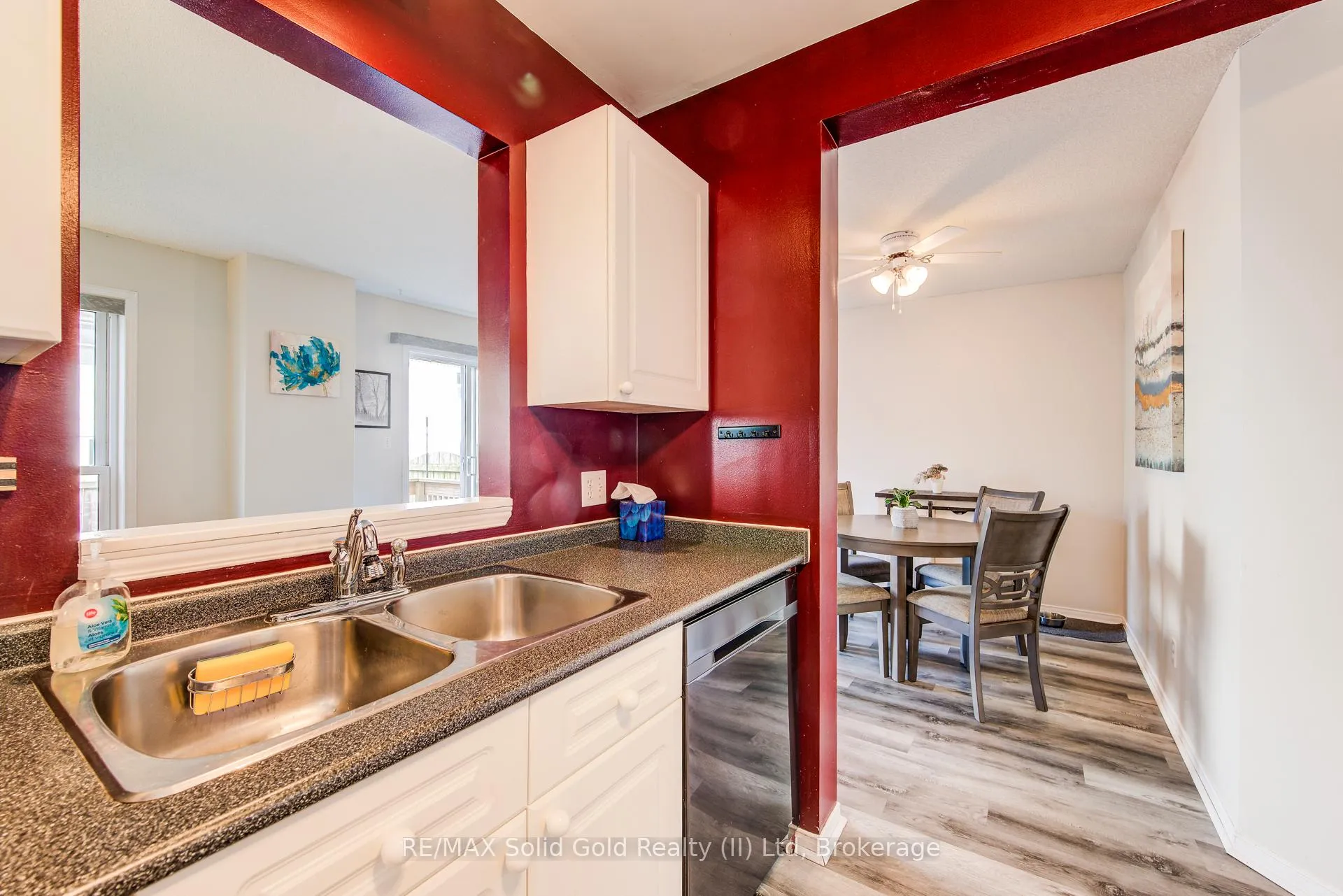 Photo 11 of 90 Mooregate Crescent, Kitchener, Victoria Hills — HOMEH