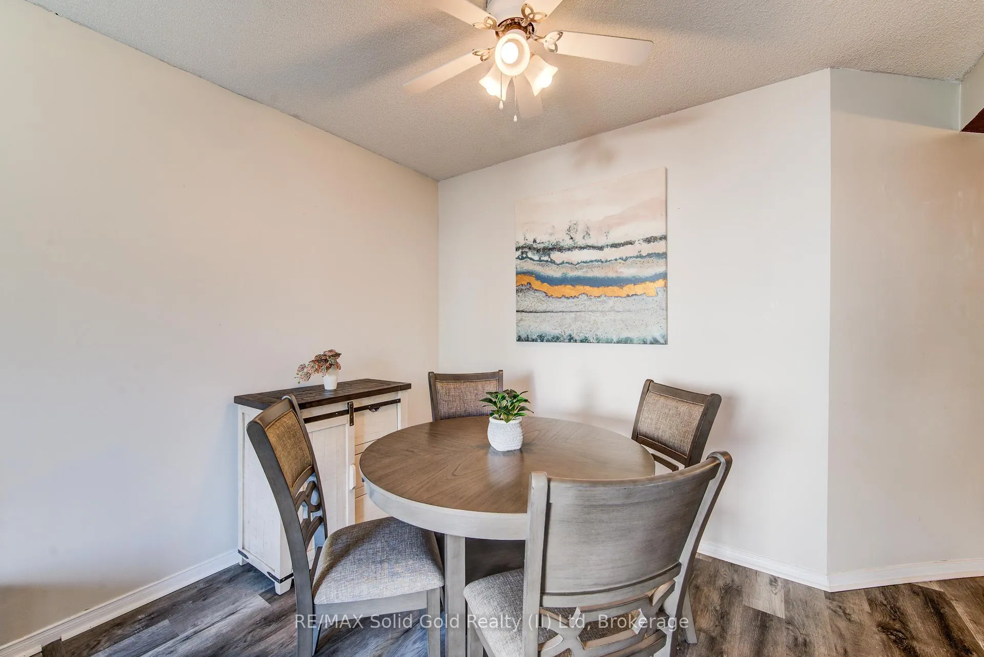 Photo 14 of 90 Mooregate Crescent, Kitchener, Victoria Hills — HOMEH