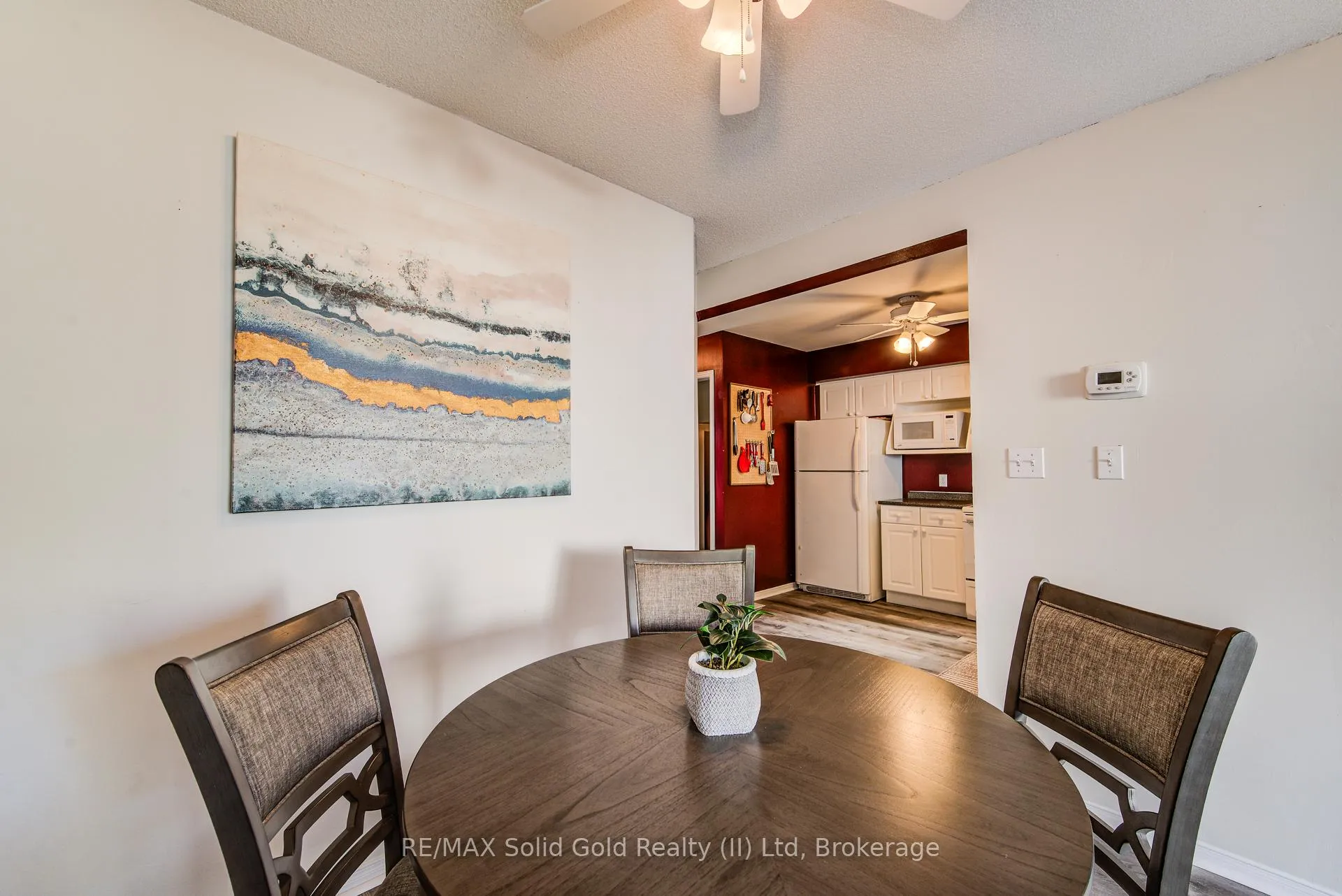 Photo 15 of 90 Mooregate Crescent, Kitchener, Victoria Hills — HOMEH
