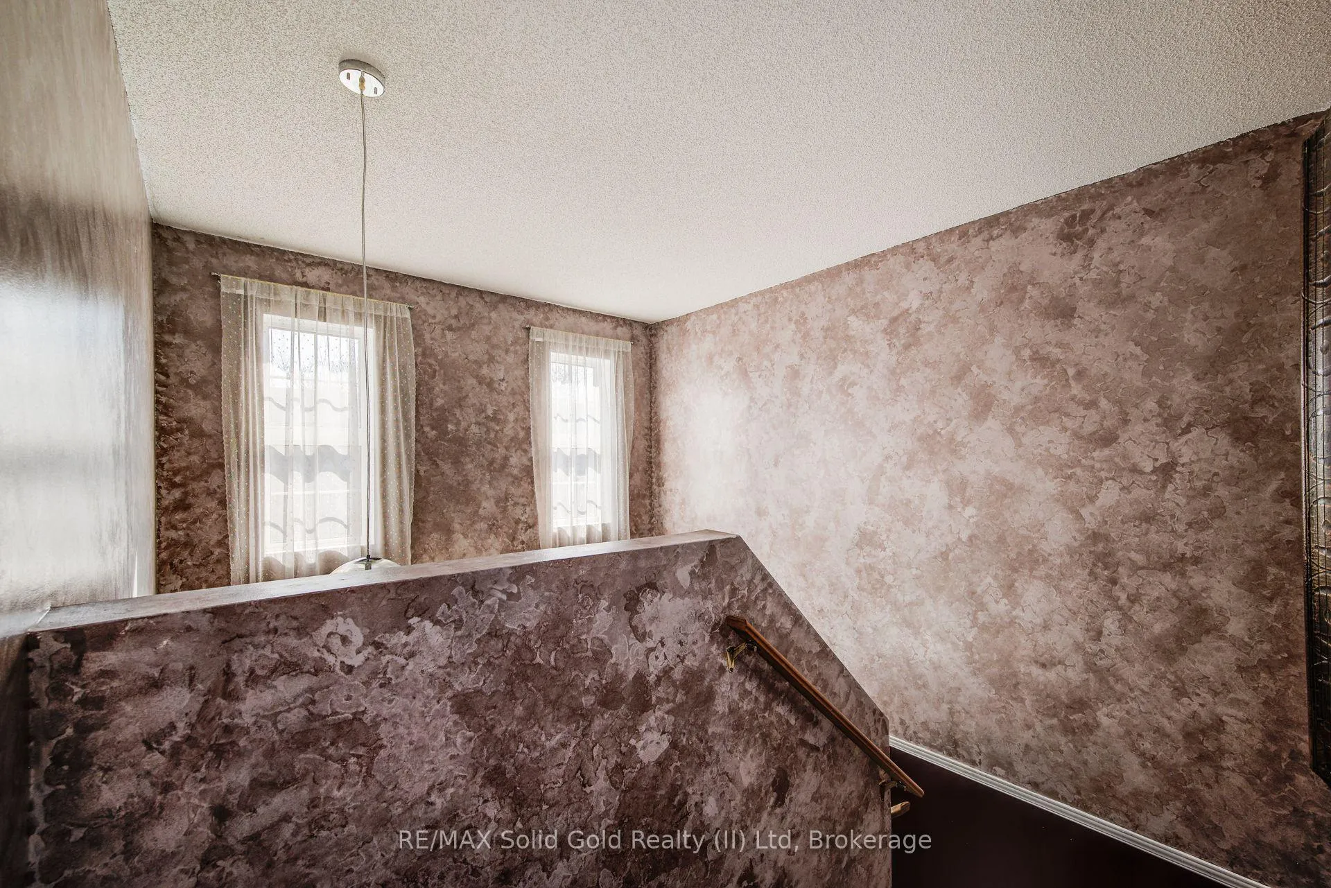 Photo 21 of 90 Mooregate Crescent, Kitchener, Victoria Hills — HOMEH