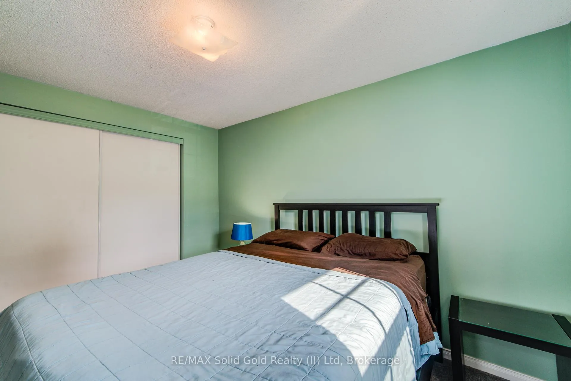 Photo 24 of 90 Mooregate Crescent, Kitchener, Victoria Hills — HOMEH