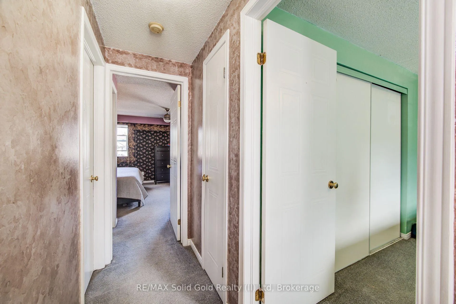 Photo 25 of 90 Mooregate Crescent, Kitchener, Victoria Hills — HOMEH