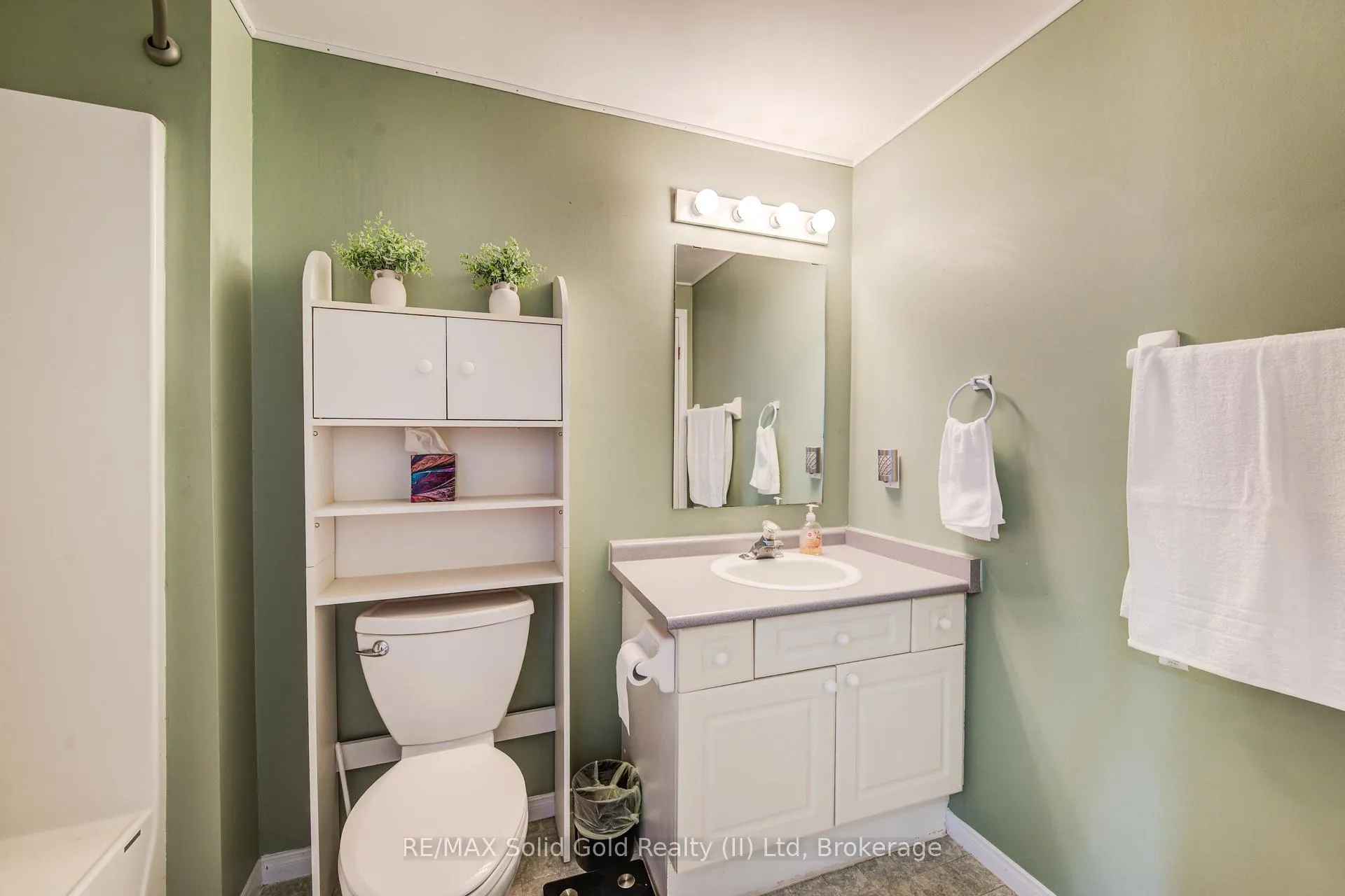 Photo 26 of 90 Mooregate Crescent, Kitchener, Victoria Hills — HOMEH