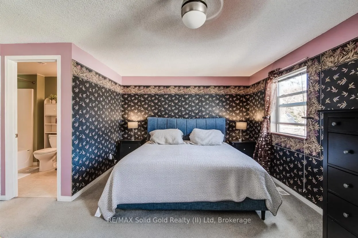 Photo 28 of 90 Mooregate Crescent, Kitchener, Victoria Hills — HOMEH
