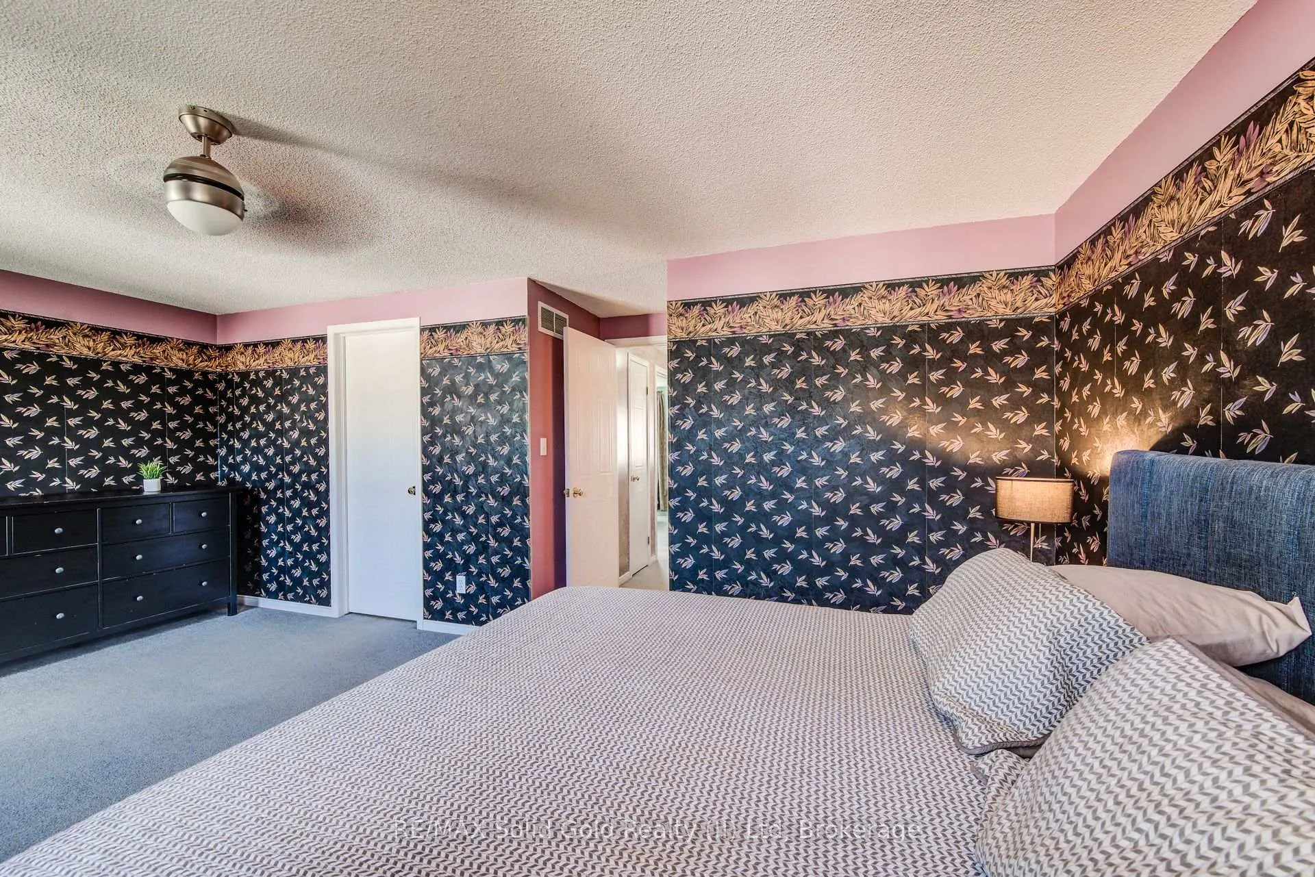 Photo 29 of 90 Mooregate Crescent, Kitchener, Victoria Hills — HOMEH