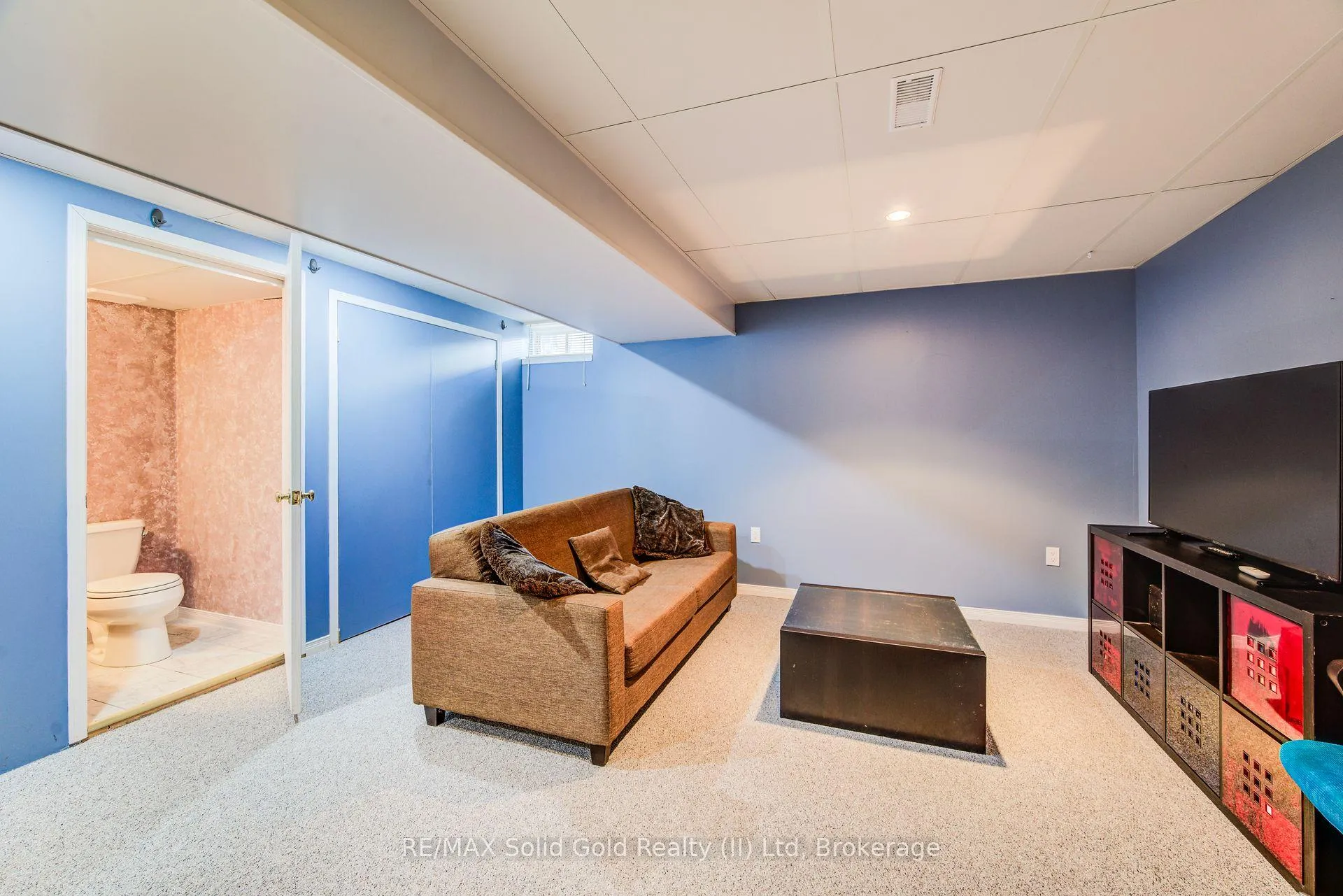 Photo 33 of 90 Mooregate Crescent, Kitchener, Victoria Hills — HOMEH