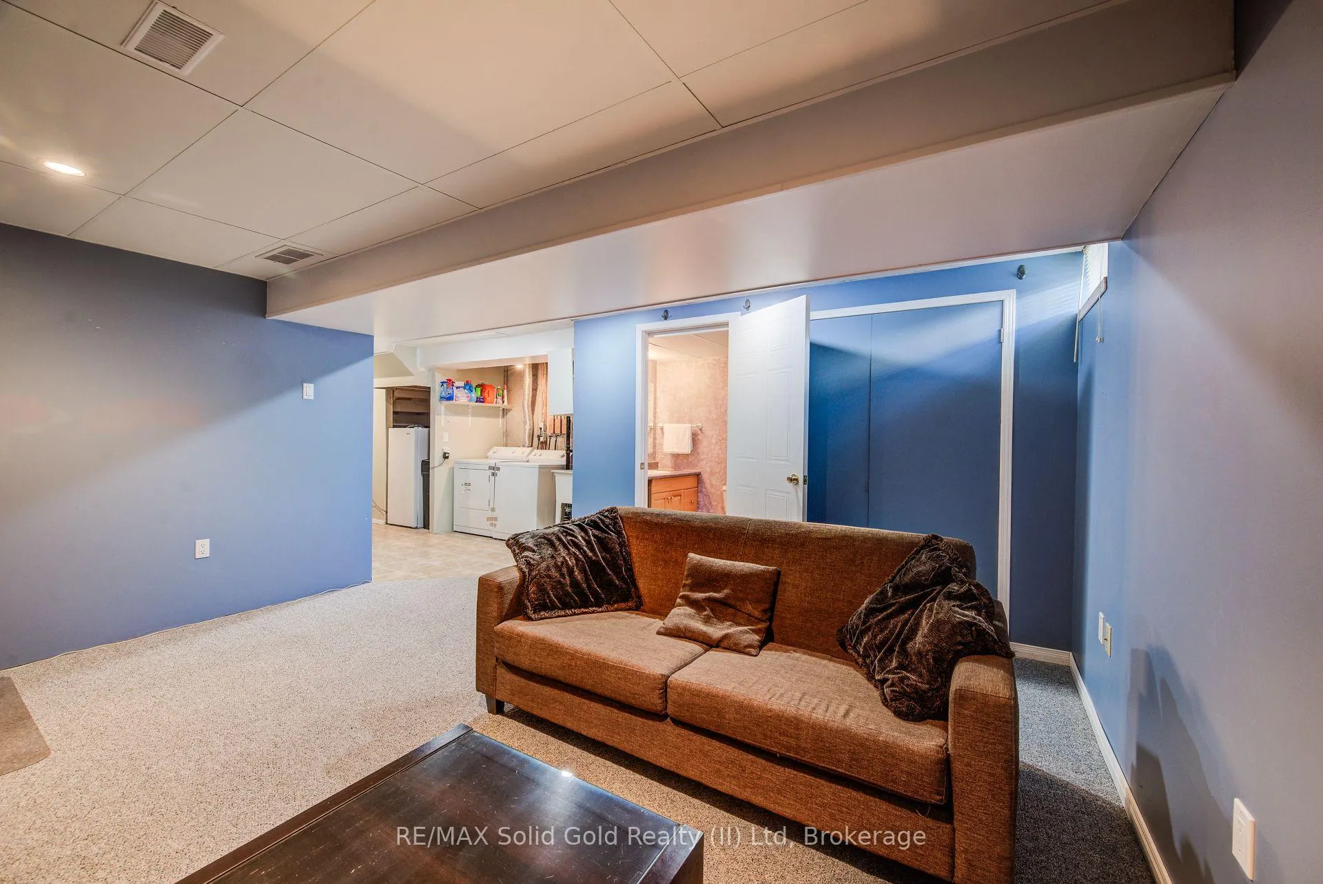 Photo 34 of 90 Mooregate Crescent, Kitchener, Victoria Hills — HOMEH
