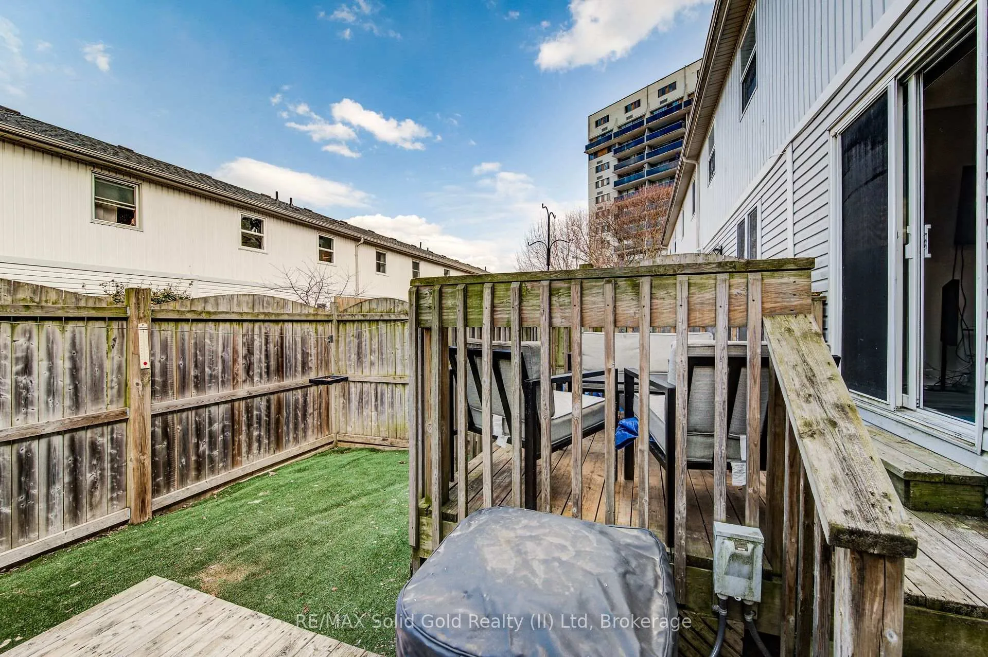Photo 38 of 90 Mooregate Crescent, Kitchener, Victoria Hills — HOMEH