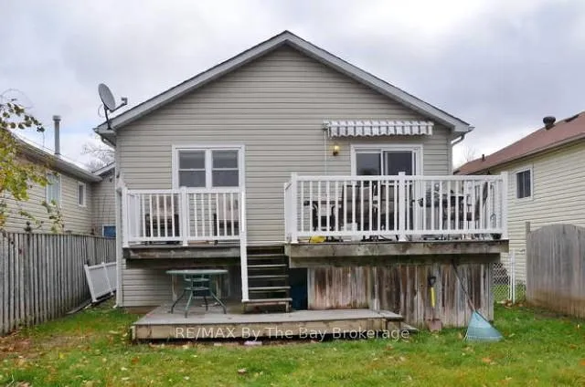 Photo 2 of 4 Donald Crescent, Wasaga Beach — HOMEH