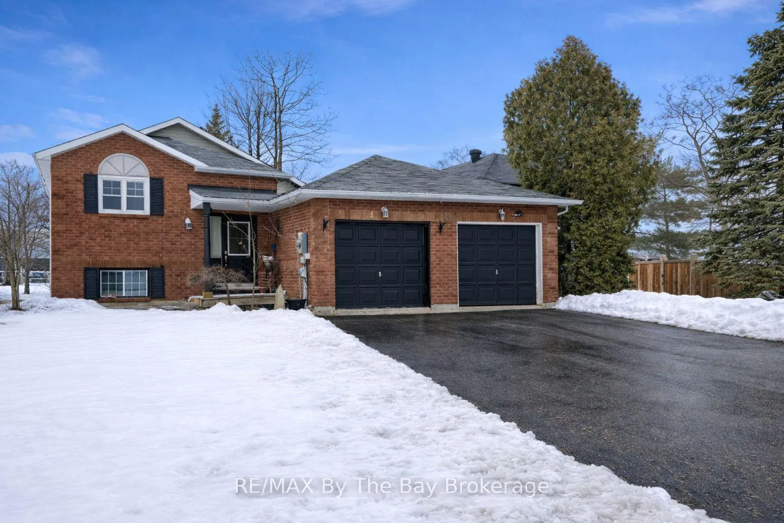 Photo 10 of 4 Donald Crescent, Wasaga Beach — HOMEH