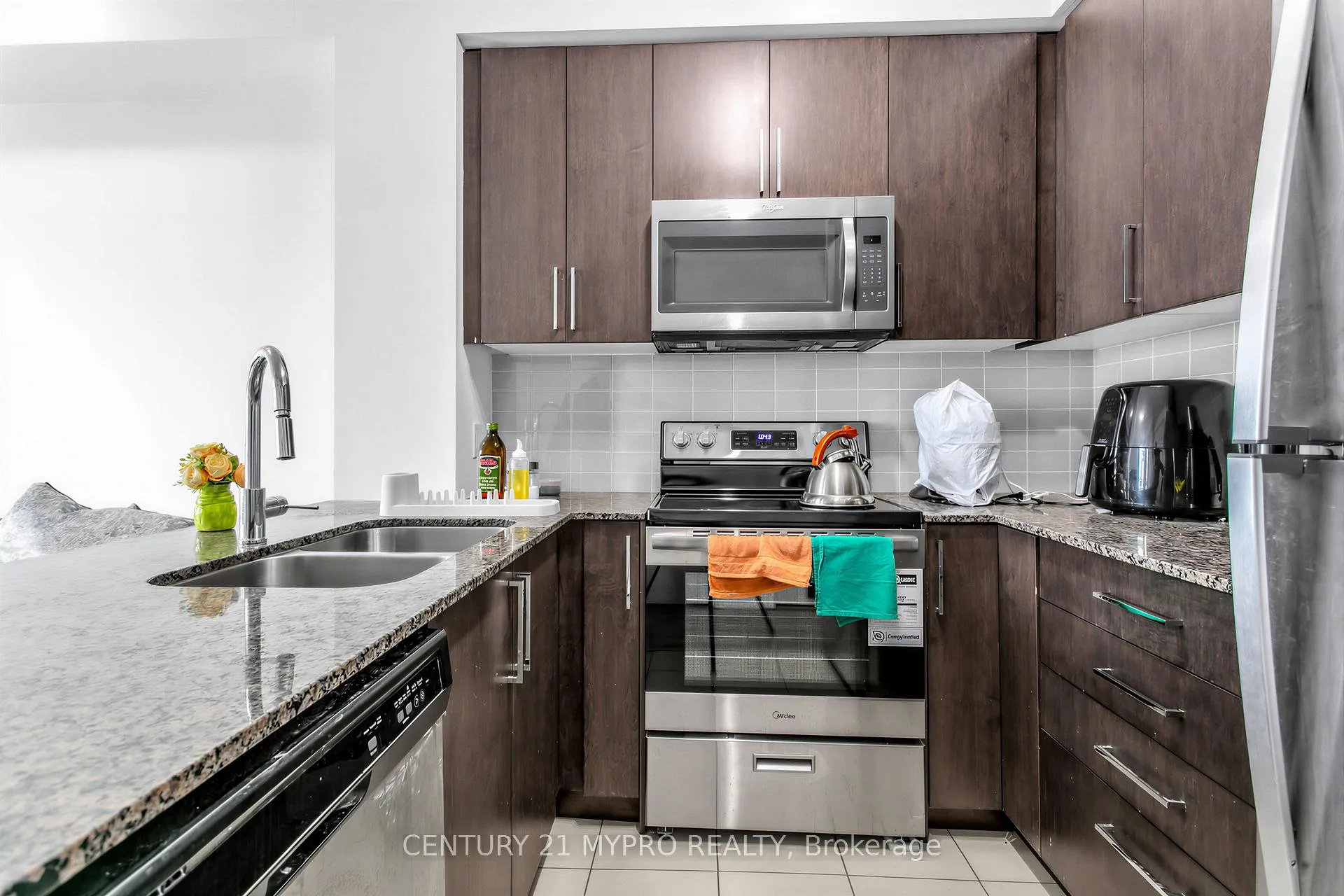 Photo 8 of Unit 605, 840 Queens Plate Drive, Etobicoke, West Humber-Clairville — HOMEH