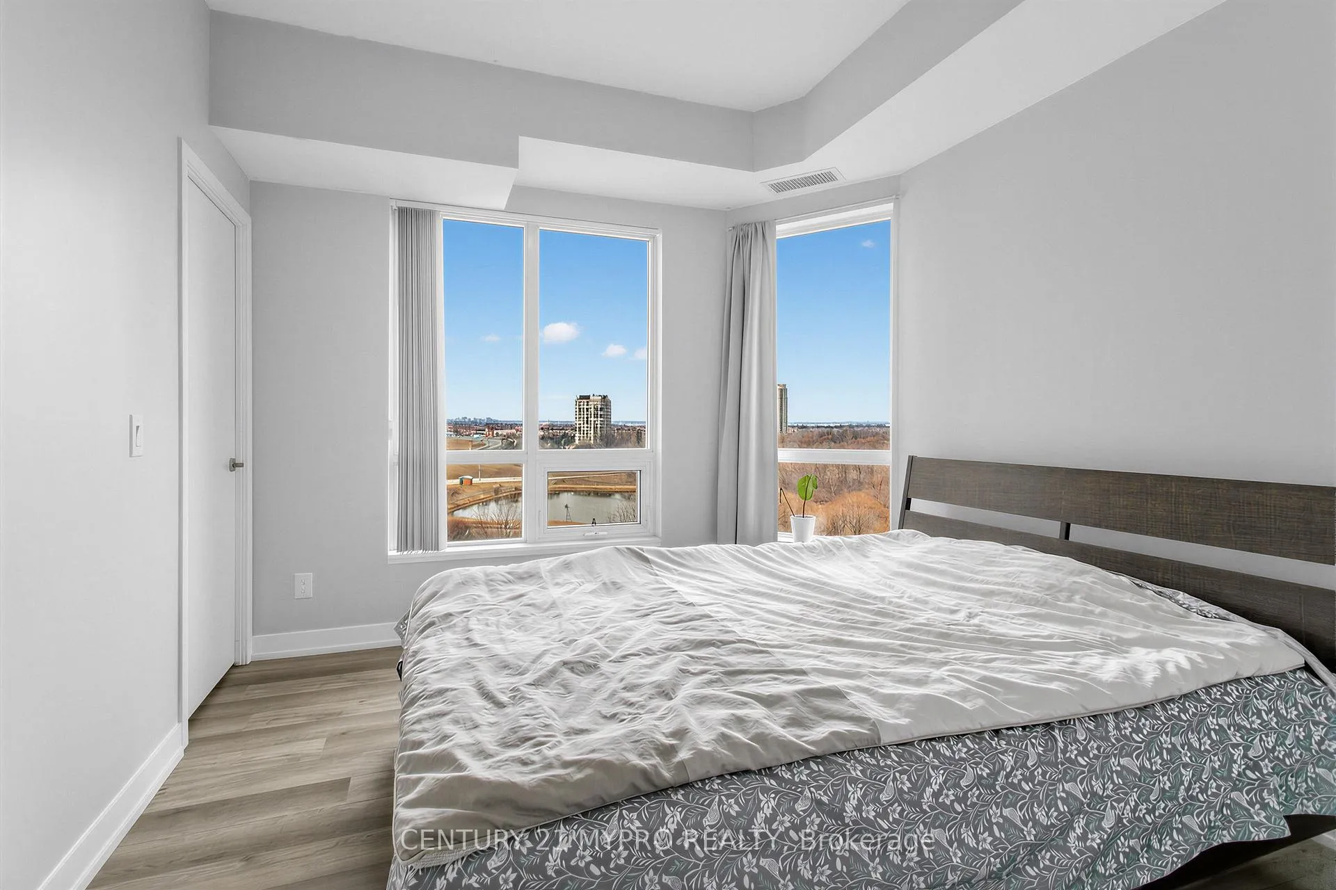 Photo 17 of Unit 605, 840 Queens Plate Drive, Etobicoke, West Humber-Clairville — HOMEH