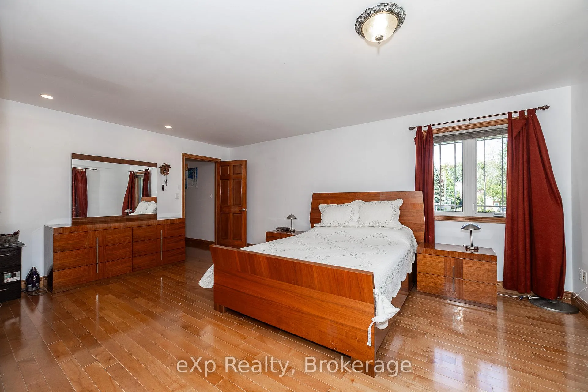 Photo 24 of 910 26th Street E, Owen Sound — HOMEH