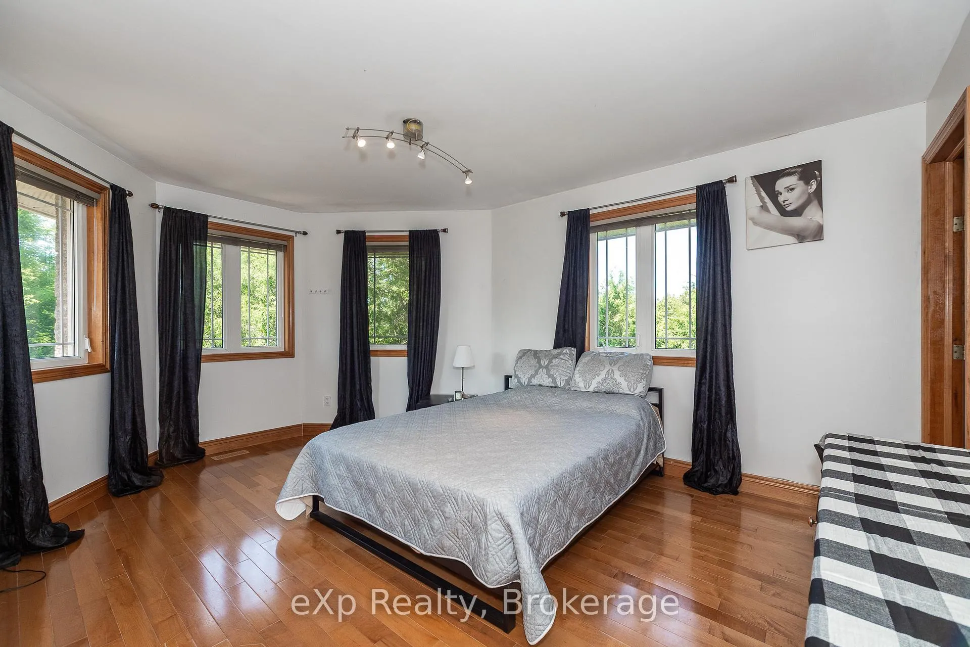 Photo 26 of 910 26th Street E, Owen Sound — HOMEH