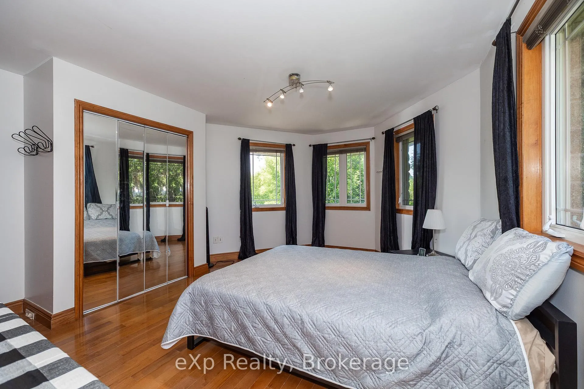 Photo 27 of 910 26th Street E, Owen Sound — HOMEH