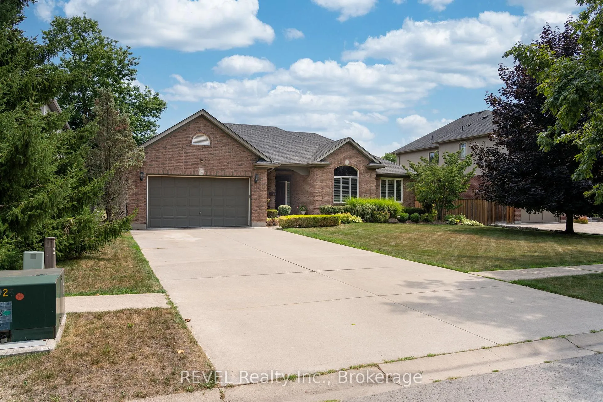 Photo 3 of 5 Beechwood Crescent, Pelham, Fonthill — HOMEH