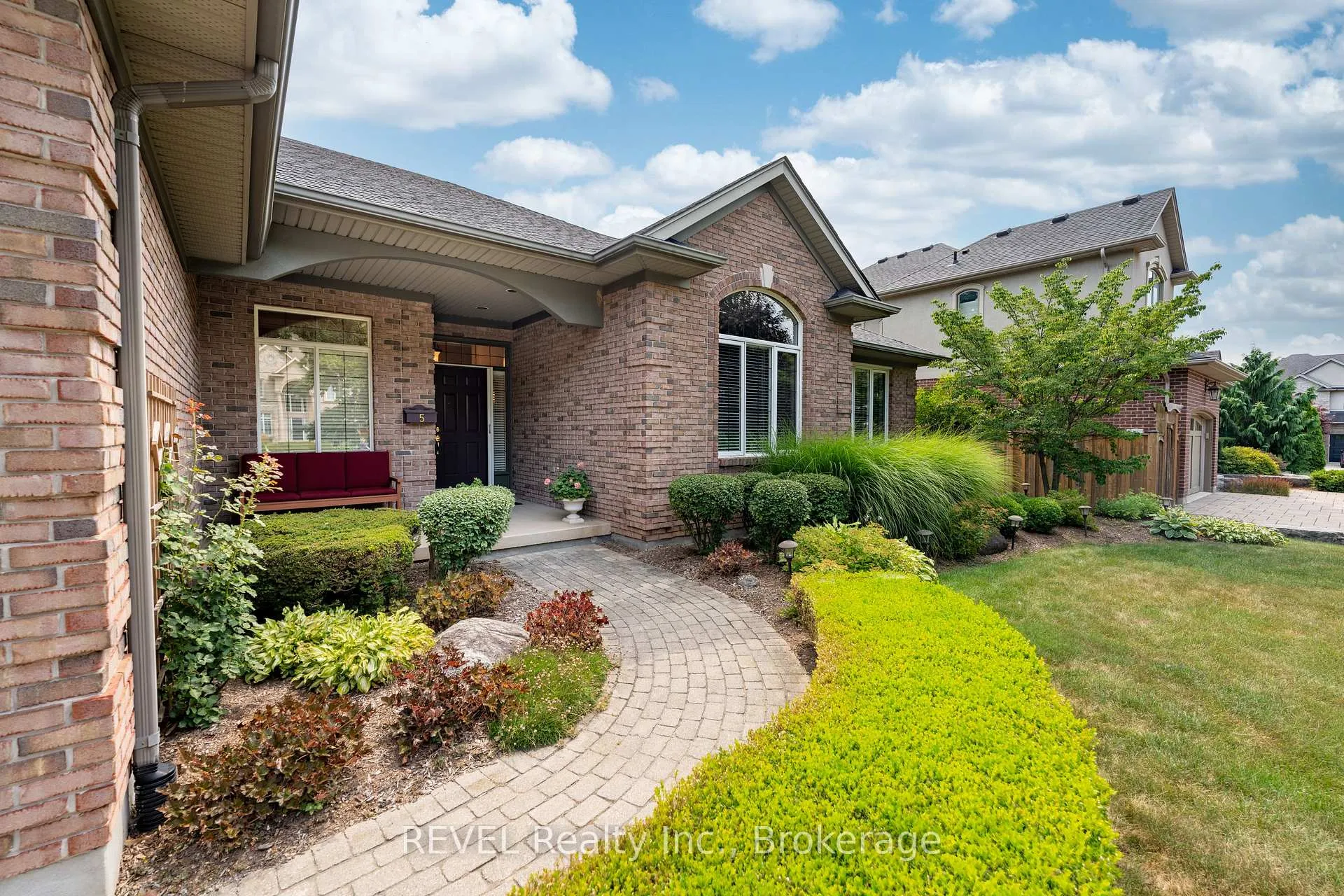 Photo 4 of 5 Beechwood Crescent, Pelham, Fonthill — HOMEH