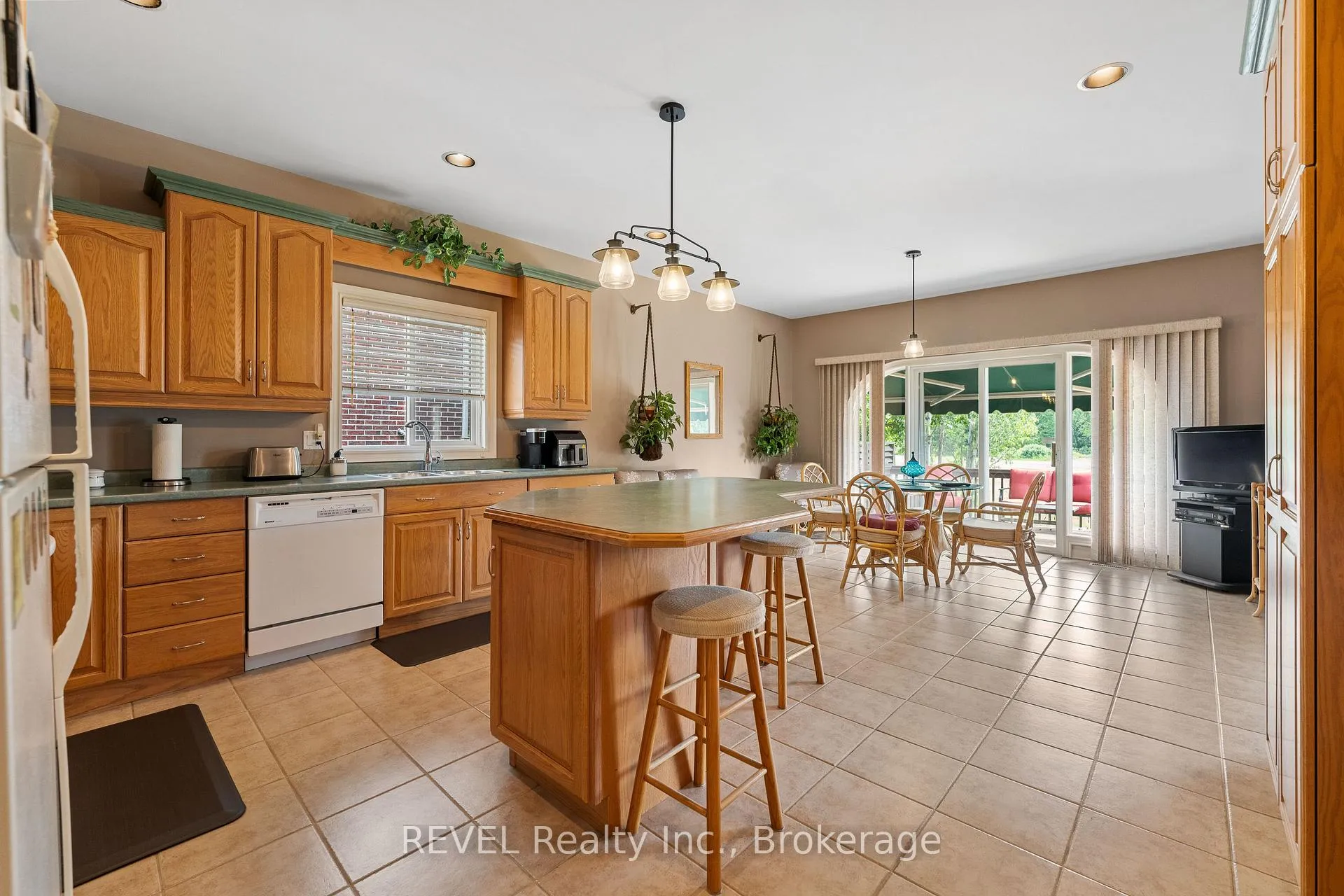 Photo 13 of 5 Beechwood Crescent, Pelham, Fonthill — HOMEH