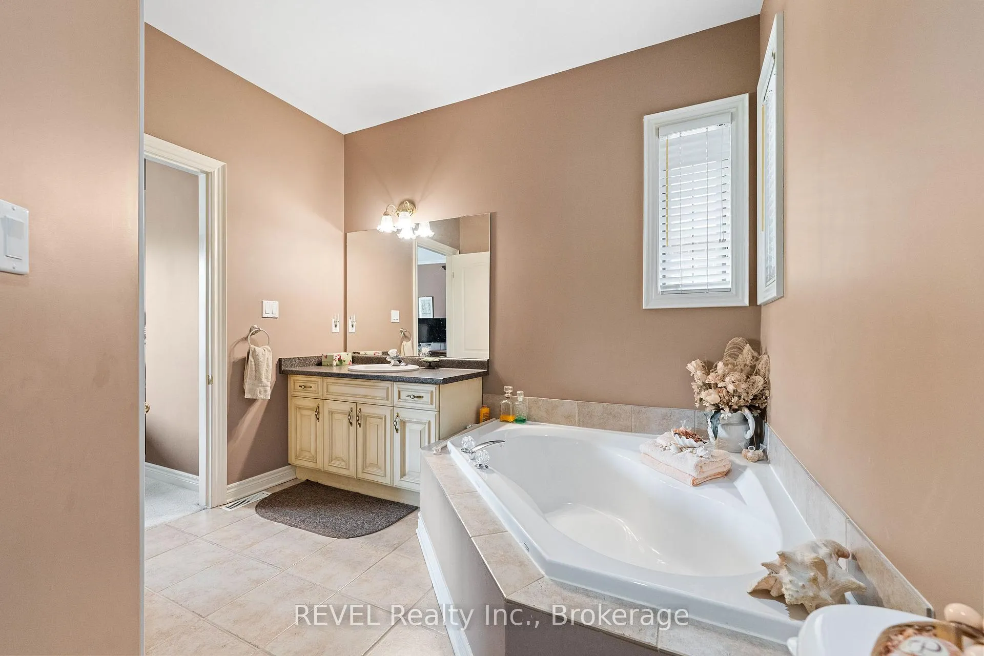 Photo 23 of 5 Beechwood Crescent, Pelham, Fonthill — HOMEH