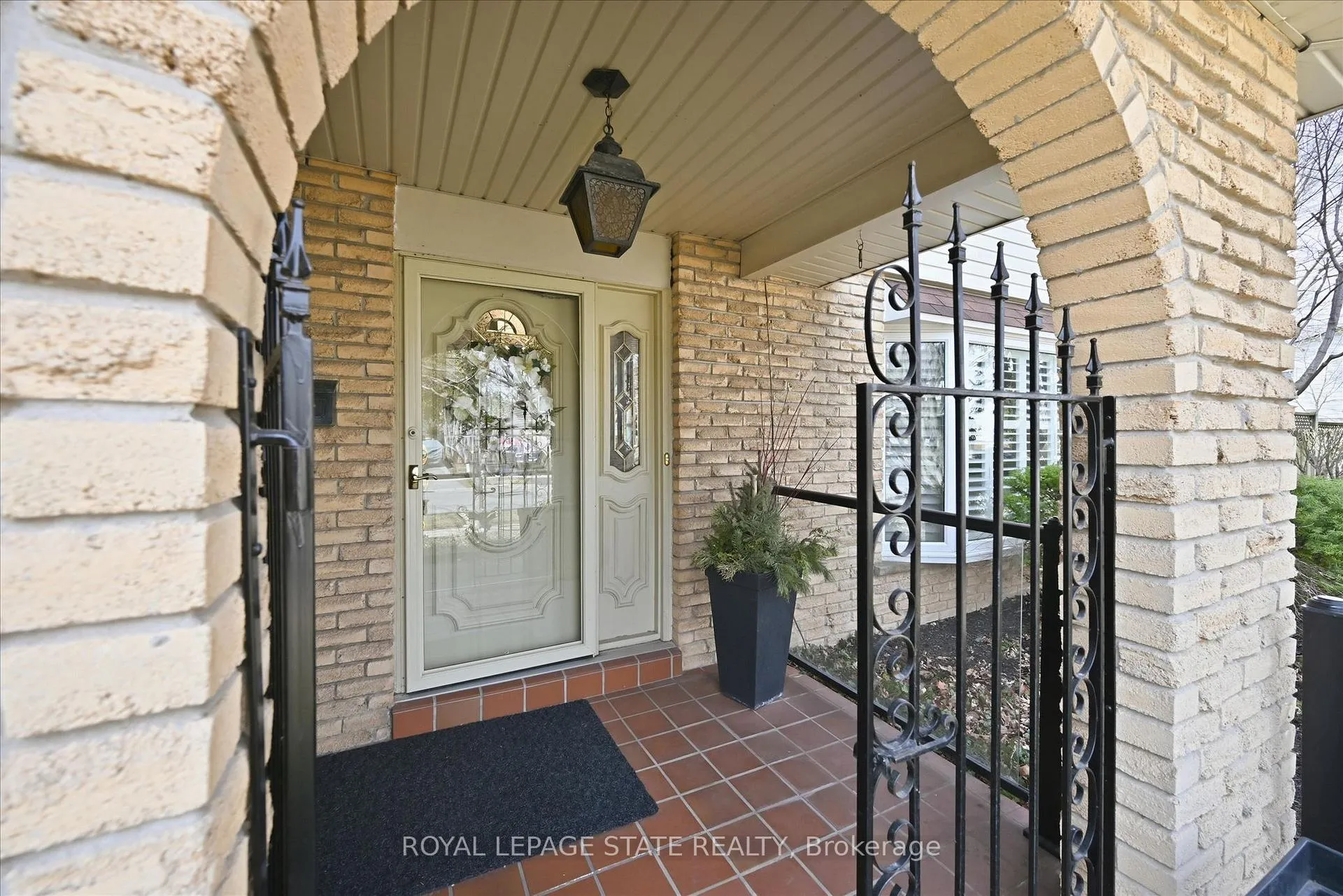 Photo 2 of 2192 Ireland Drive, Burlington, Mountainside — HOMEH