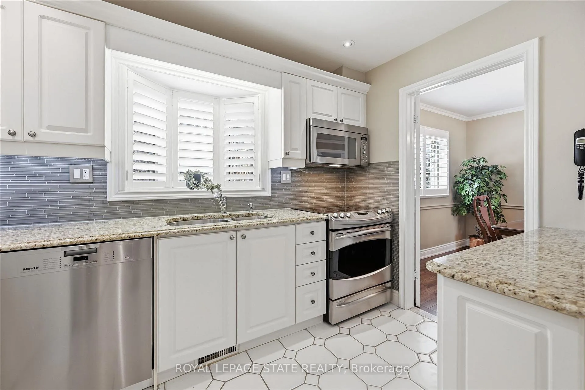 Photo 10 of 2192 Ireland Drive, Burlington, Mountainside — HOMEH