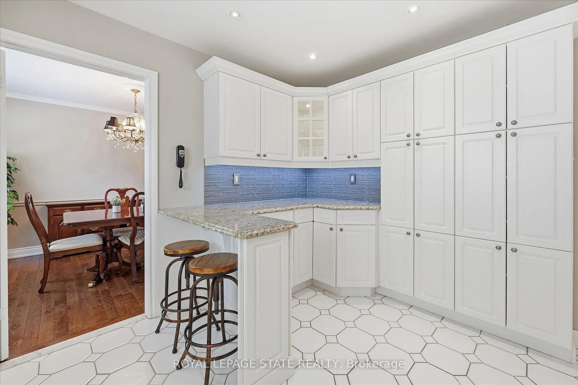 Photo 11 of 2192 Ireland Drive, Burlington, Mountainside — HOMEH