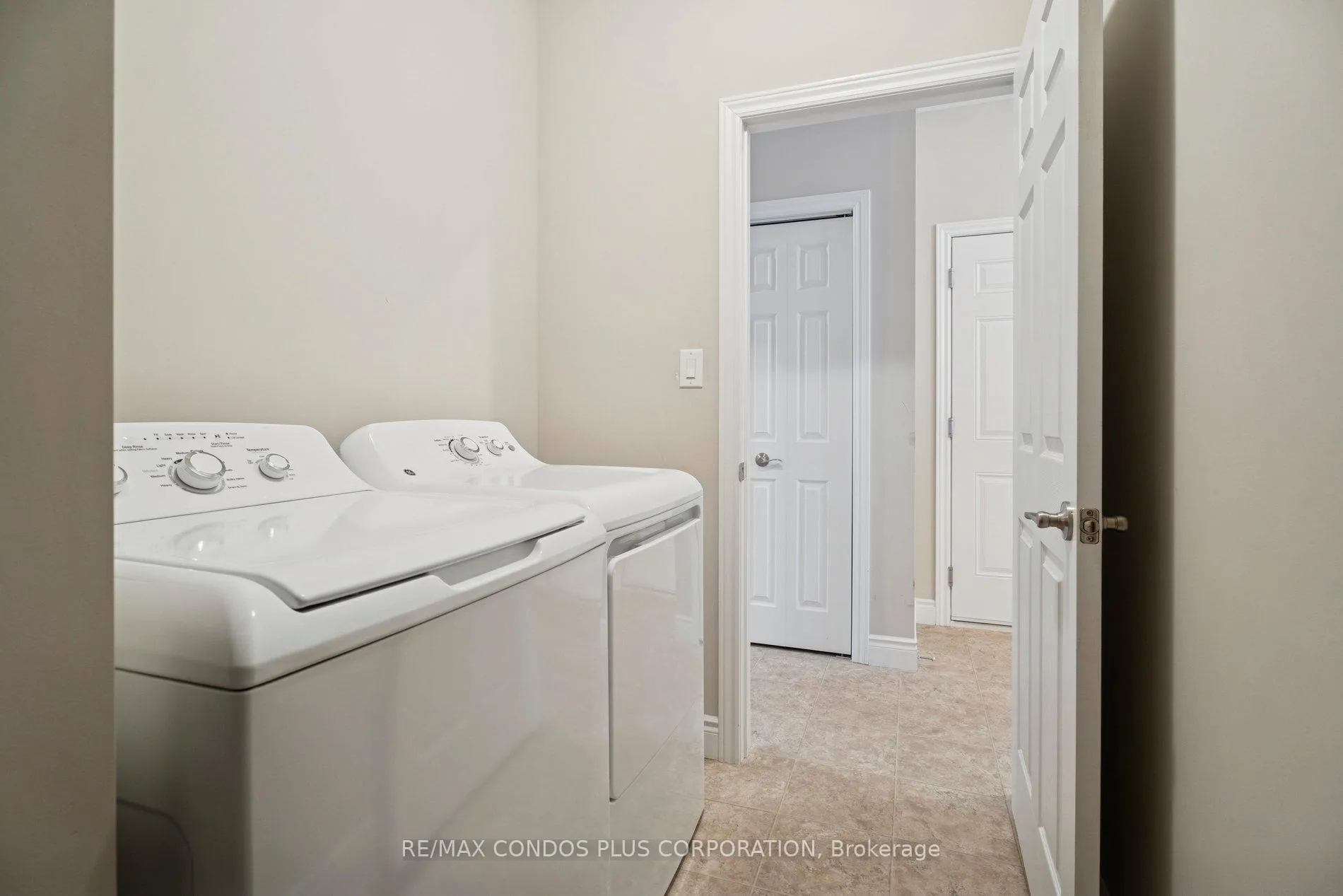 Photo 7 of 14 Danny Drive, Orillia — HOMEH
