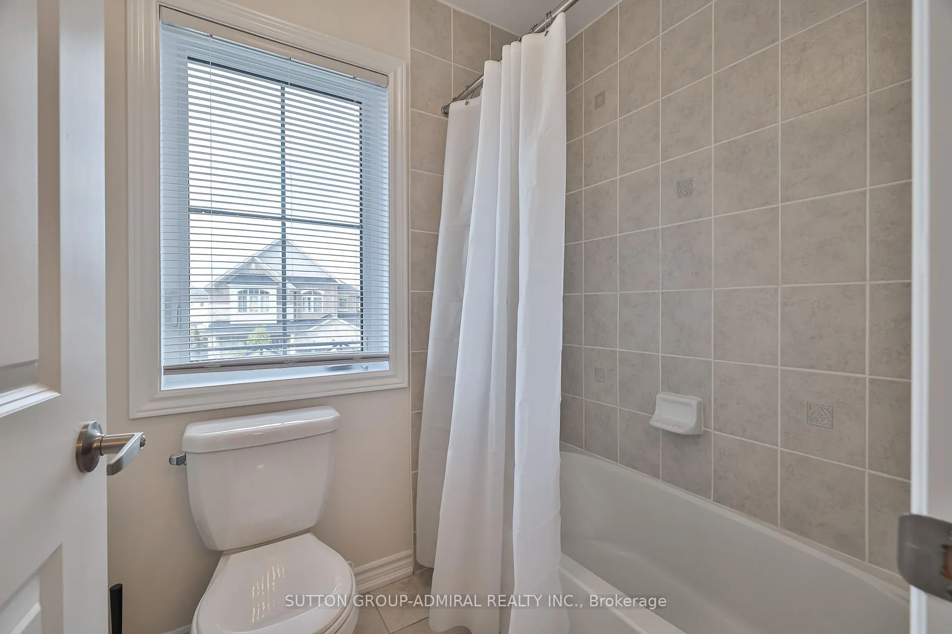 Photo 23 of 1417 Farrow Crescent, Innisfil, Rural Innisfil — HOMEH