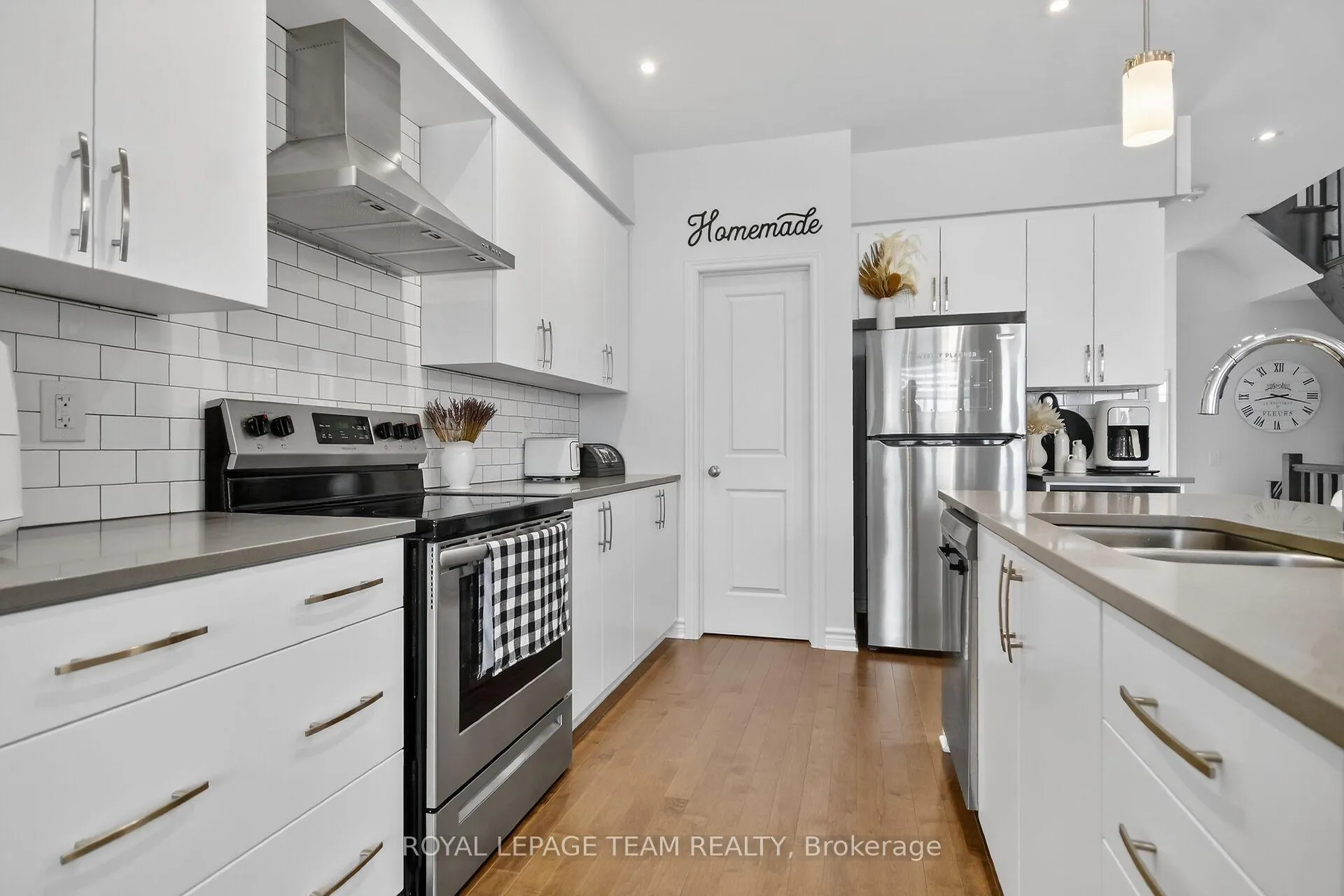 Photo 6 of 545 Borbridge Avenue, Ottawa, Riverside South/Gloucester Glen — HOMEH